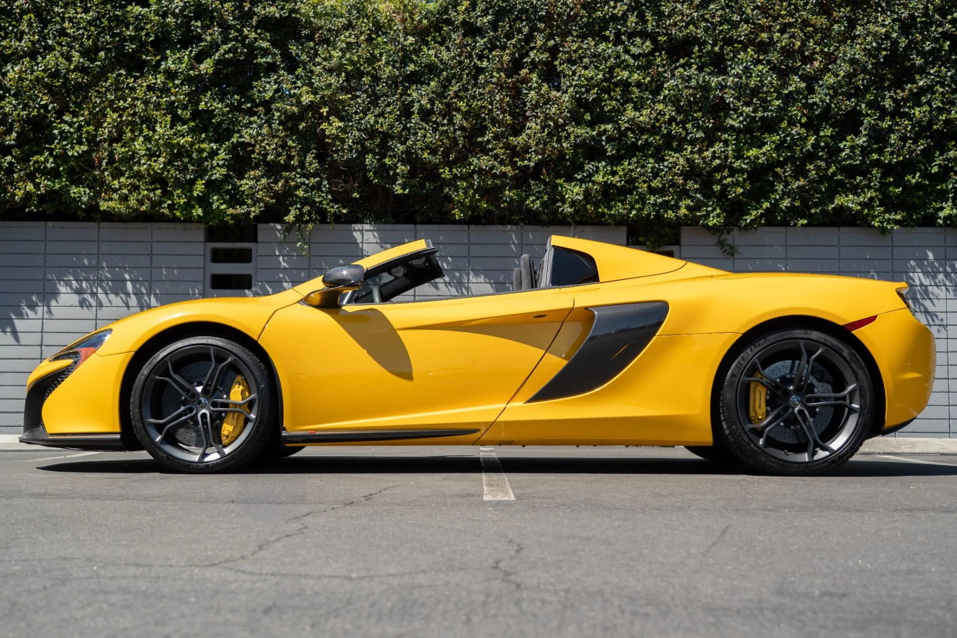 mph026_1160978366_Used_2016_Mc_Laren_650_S_Spider_1757368630_634f65736e