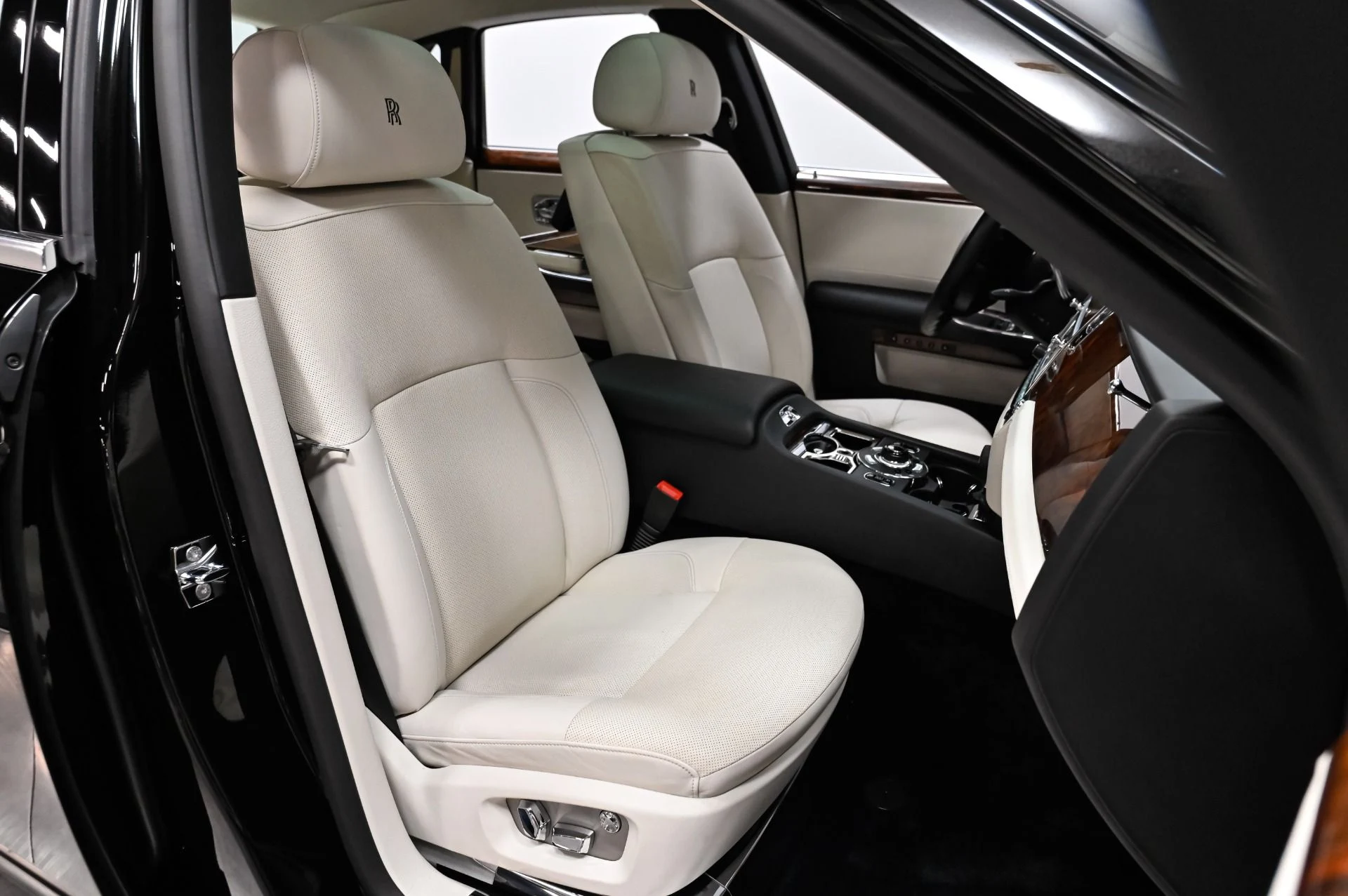 mph026_1161598914_Used_2012_Rolls_Royce_Ghost_Base_1789141578_a2e100c0d1