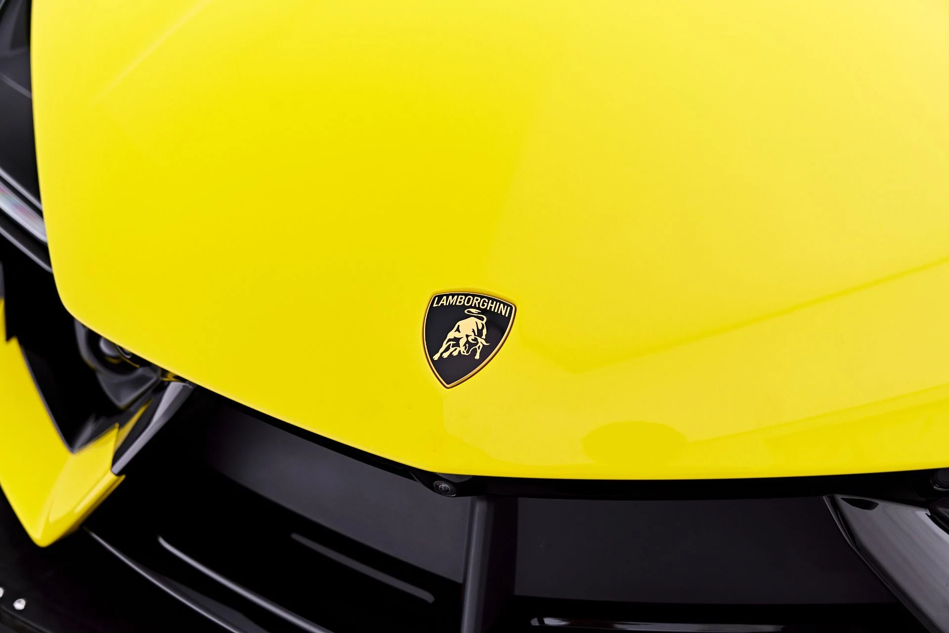 mph026_1163191900_Used_2026_Lamborghini_Revuelto_Base_1782198250_040a69f38f