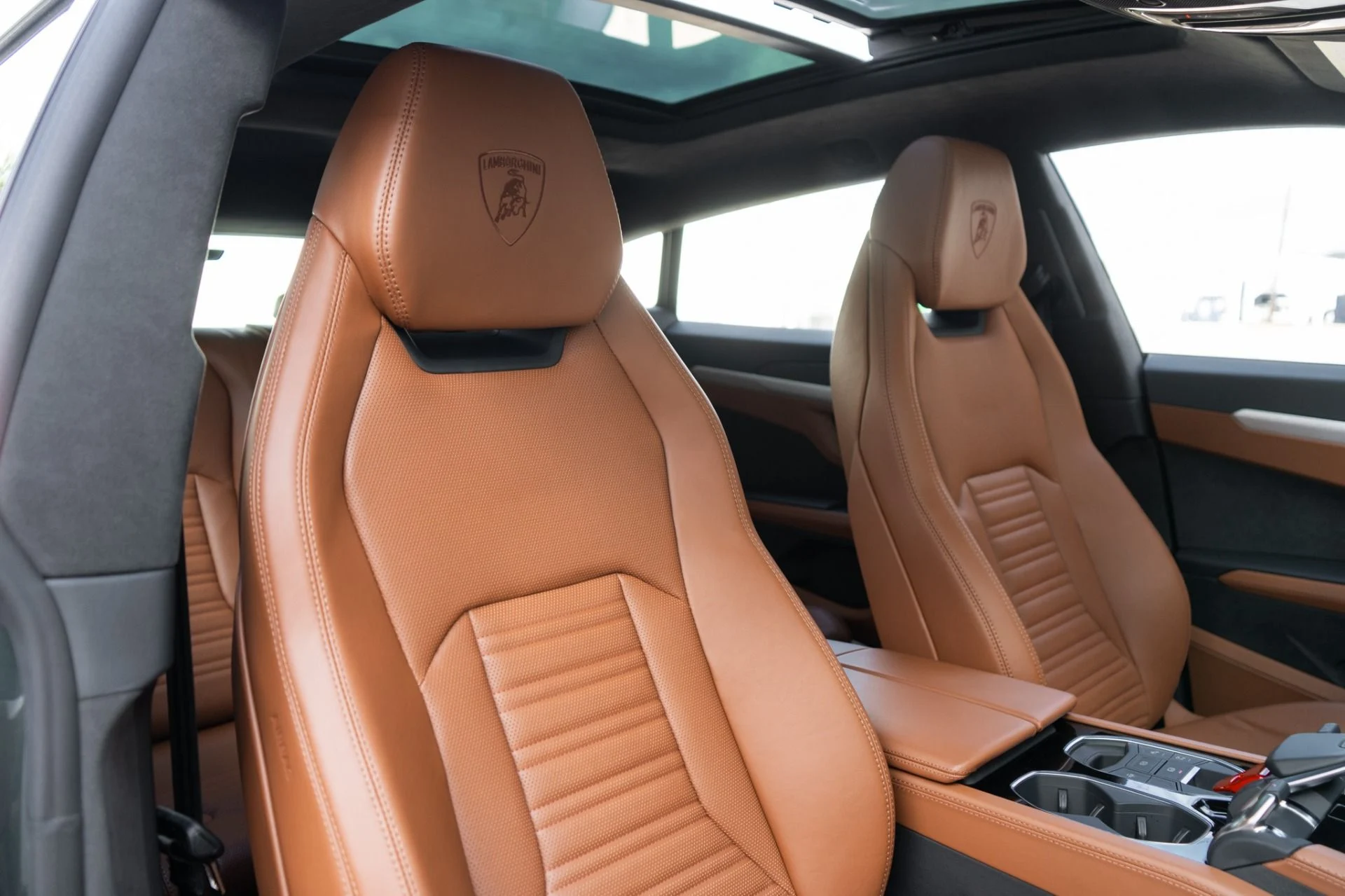 mph026_1178198026_Used_2025_Lamborghini_Urus_SE_1758739816_27dc2f970f