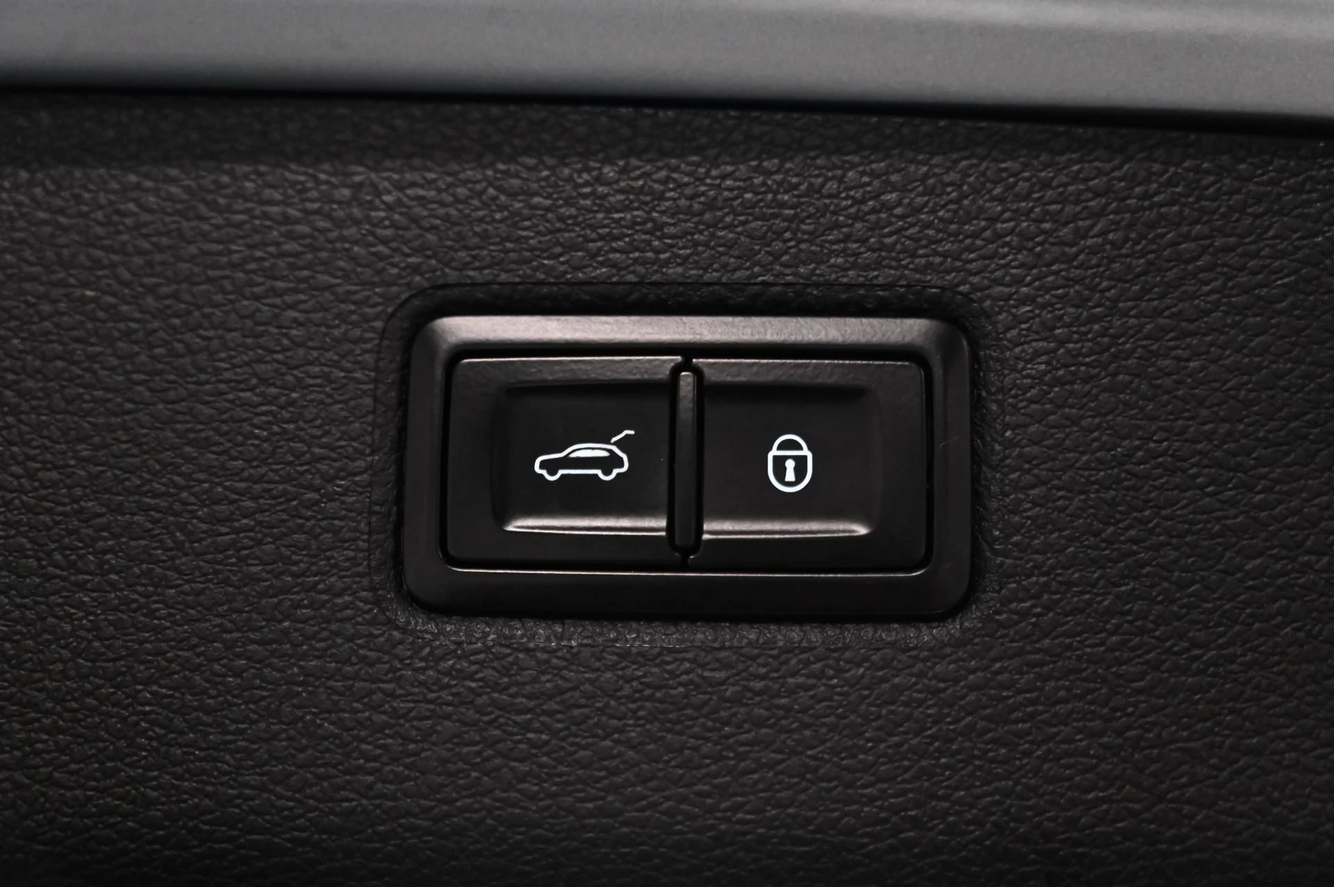 mph026_1186102933_Used_2019_Bentley_Bentayga_V8_1790790917_4ce06eb7be