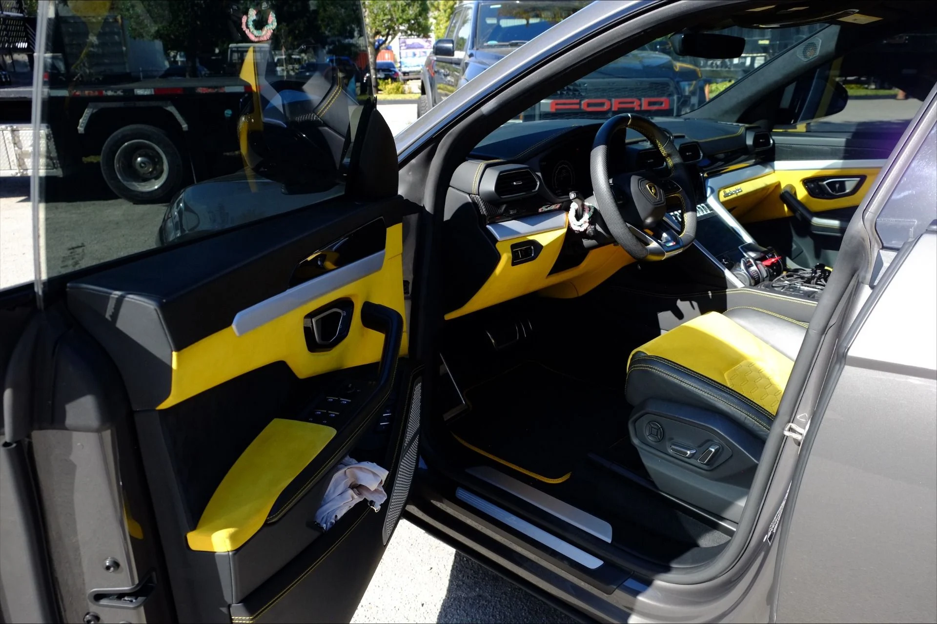 mph026_1203518374_Used_2021_Lamborghini_Urus_1776122305_0c8a9017de