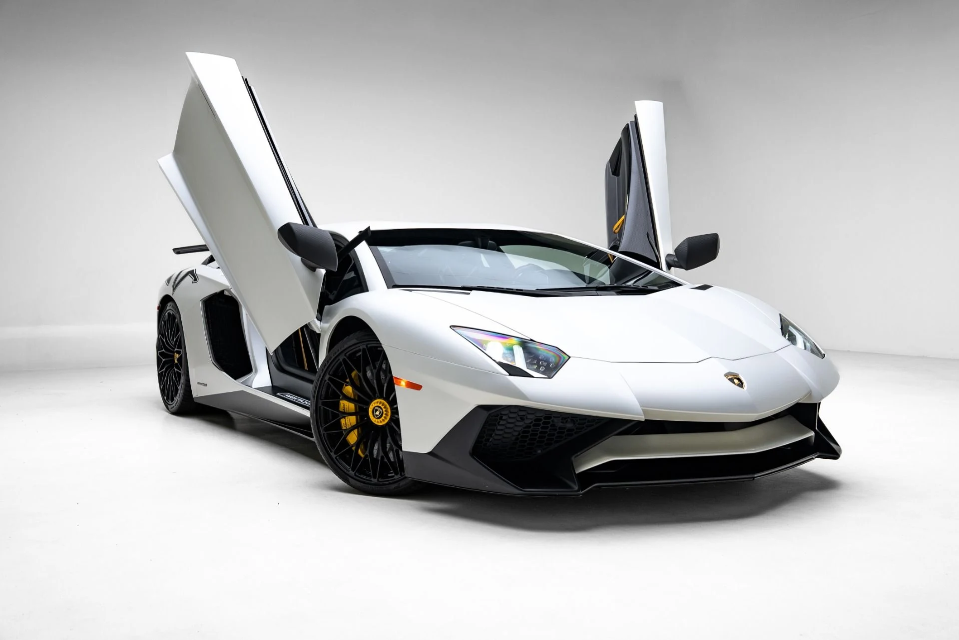 mph026_1208687338_Used_2016_Lamborghini_Aventador_SV_1775078140_a090a7713d