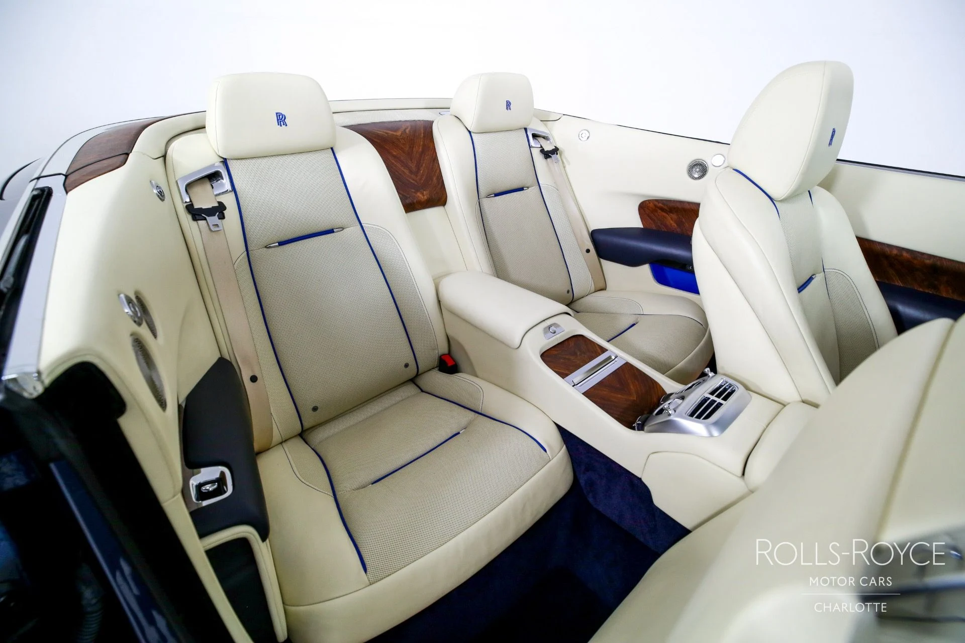 mph026_1222972659_Used_2017_Rolls_Royce_Dawn_1754332752_6e814e599d