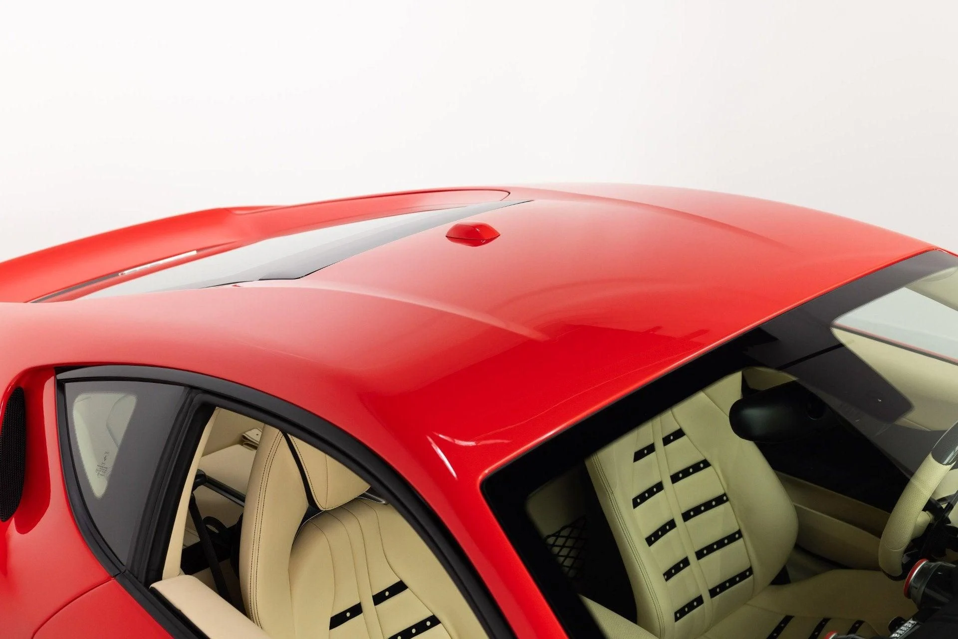 mph026_1225930453_Used_2018_Ferrari_812_Superfast_1777368505_7bcce06f2b