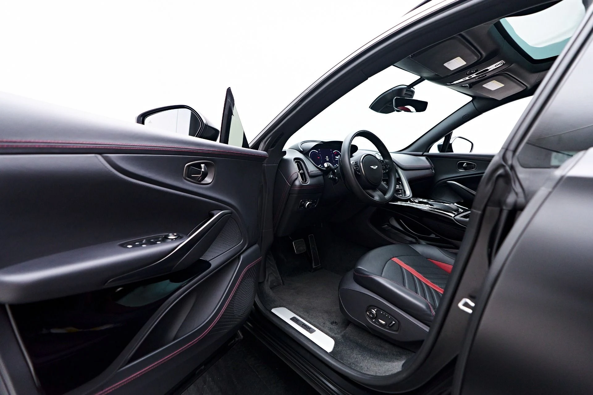 mph026_1227052950_Used_2023_Aston_Martin_DBX_707_1731378416_04cc127bff
