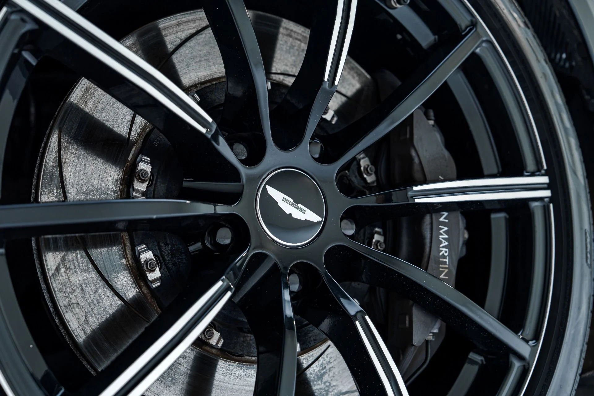 mph026_1228113458_Used_2019_Aston_Martin_Vantage_1793290920_a1f9b5ebf9