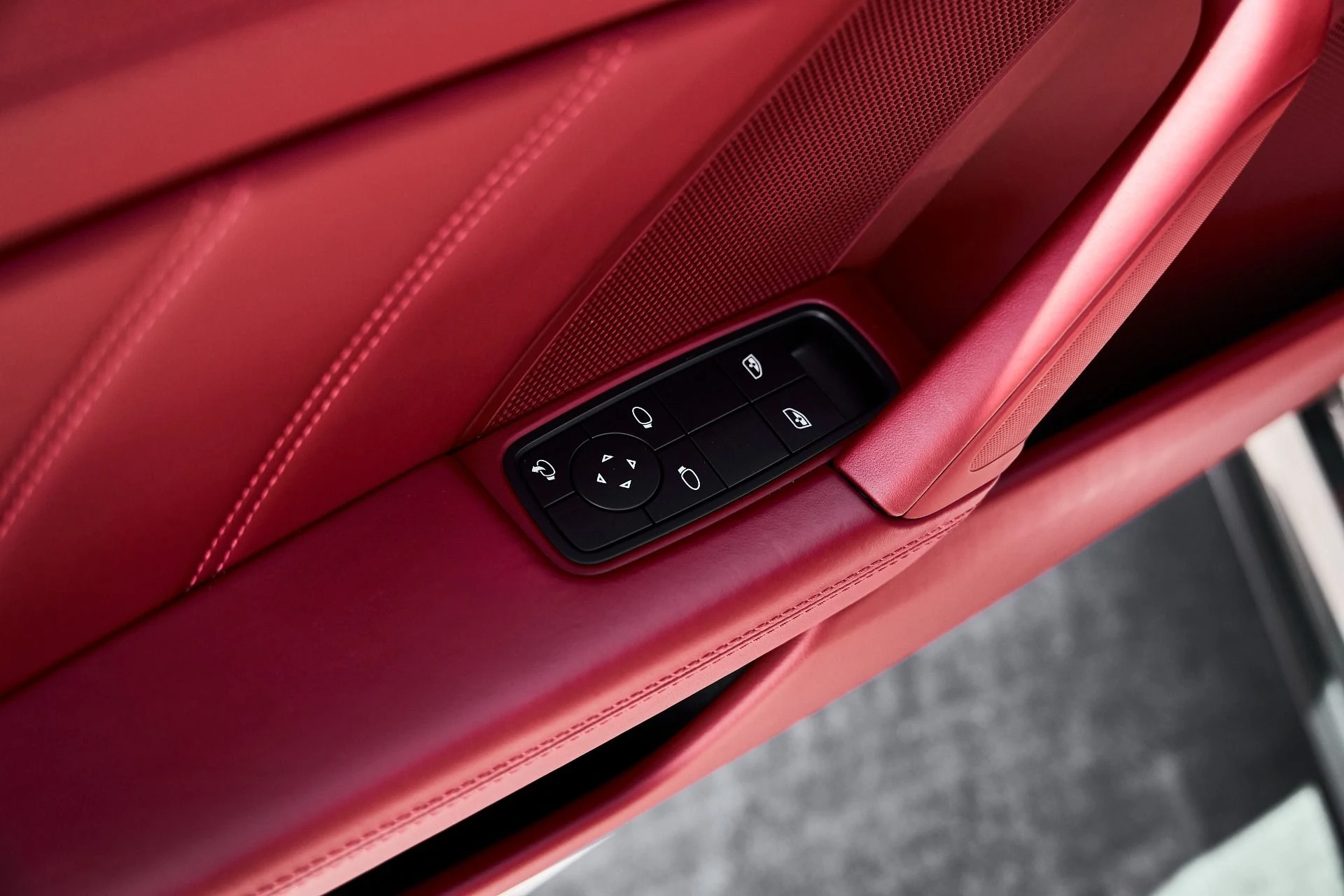 mph026_1233266255_Used_2023_Porsche_911_Turbo_S_1777011089_5d4ae93de6