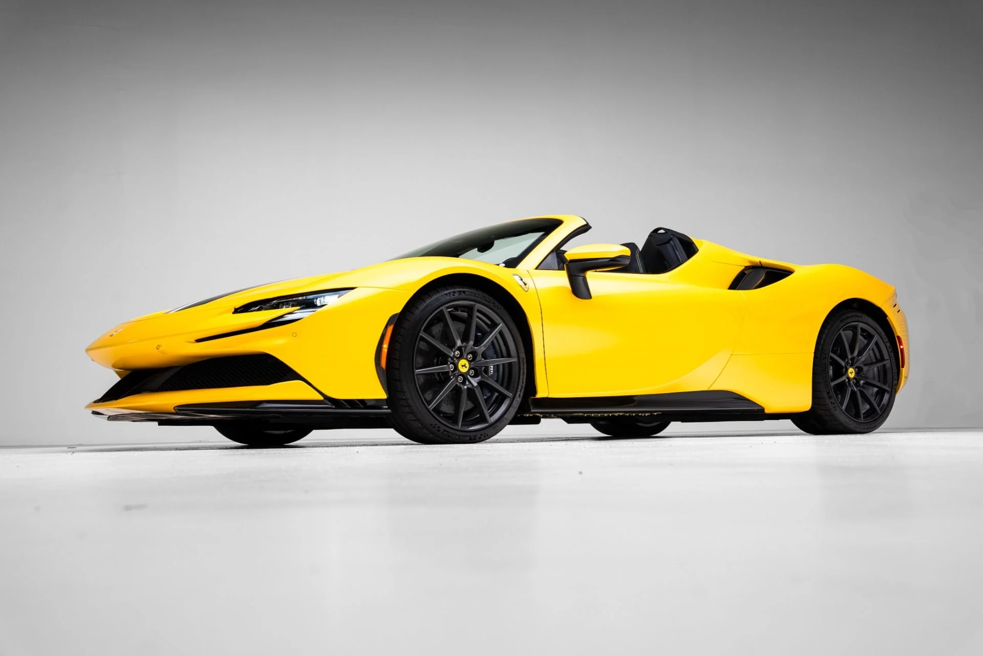 mph026_1235707972_Used_2024_Ferrari_SF_90_Spider_1770854329_ba6b238f57