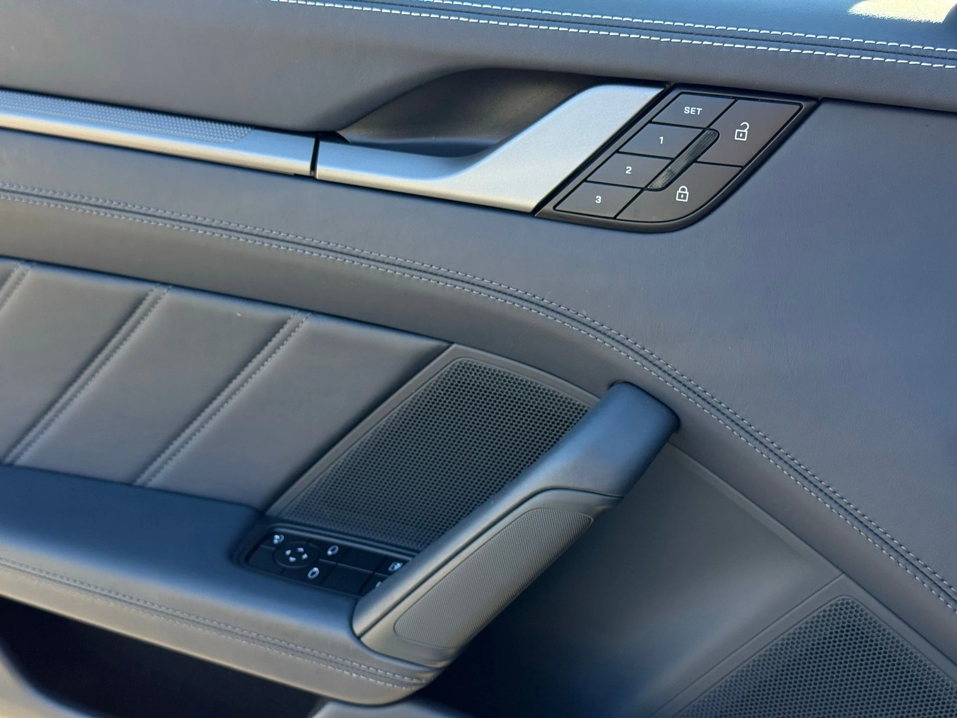 mph026_1242097715_303296e76f5bd1f5df11437b830a47b0_4614487fd0