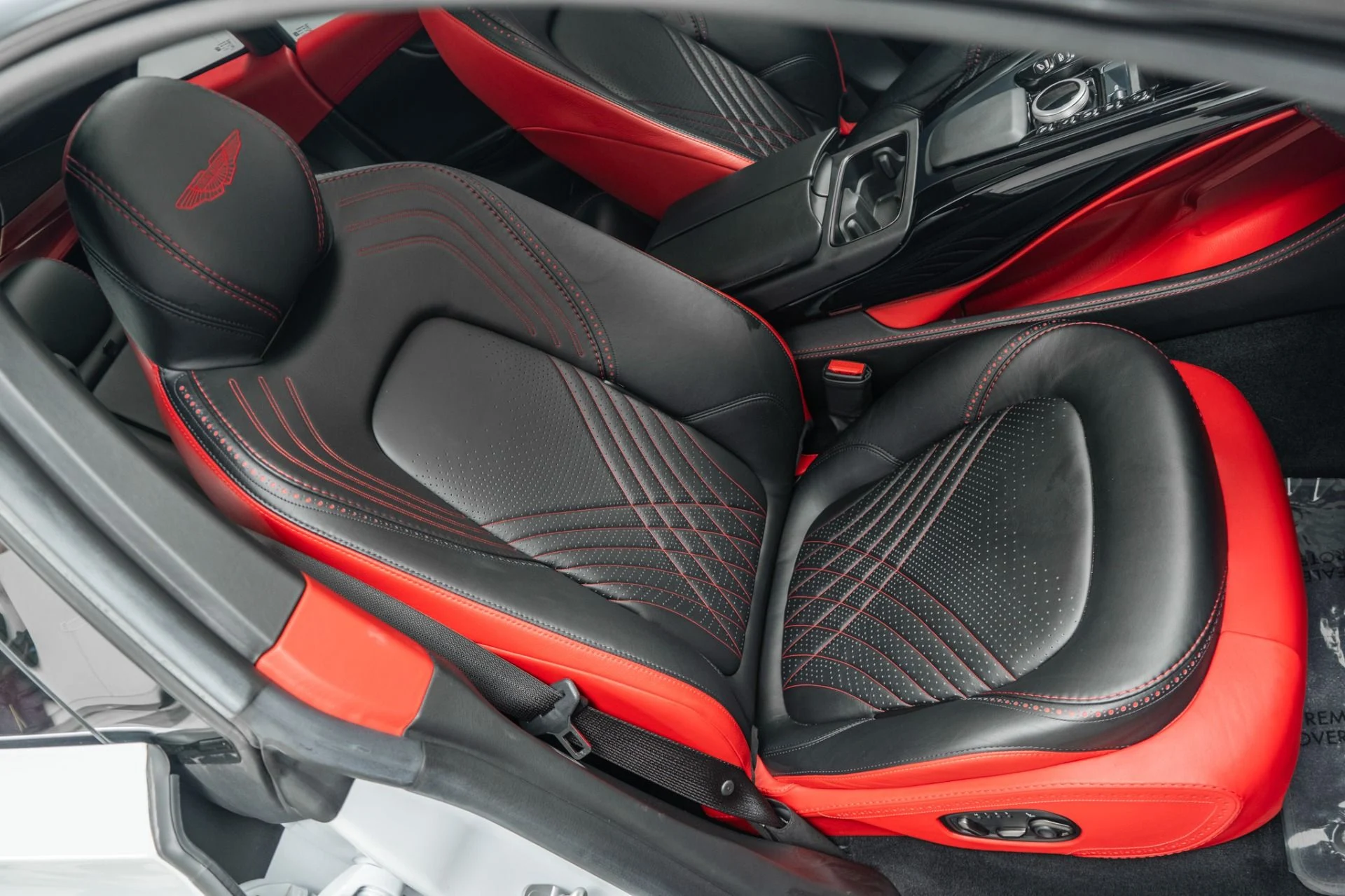 mph026_1242440443_Used_2021_Aston_Martin_DBX_AML_Color_Indulgence_Pack_DB_Elegance_Pack_1783626326_113325131d