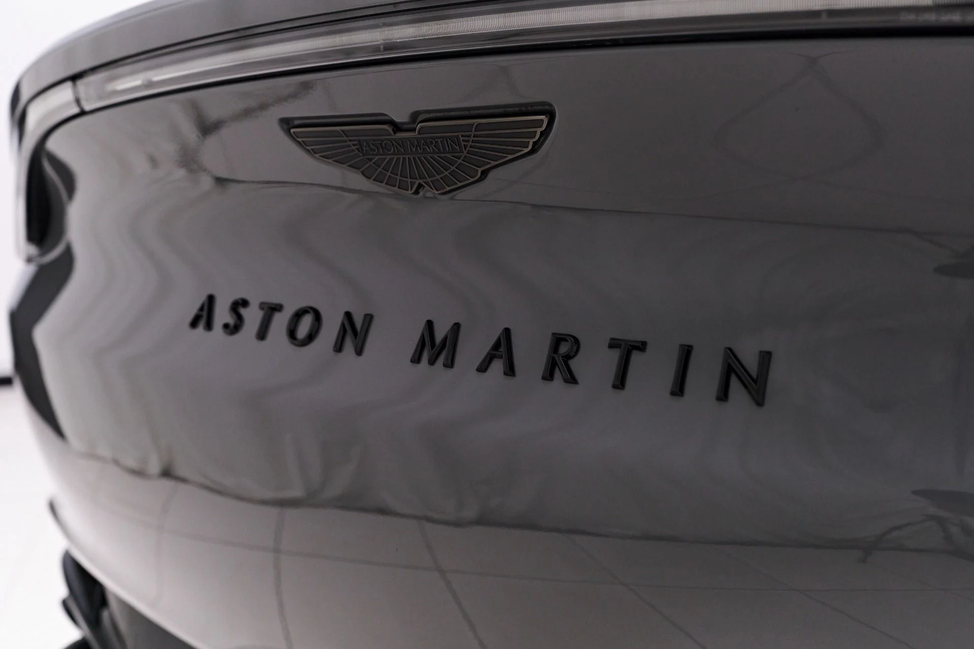 mph026_124903622_Used_2024_Aston_Martin_DBX_707_1753235896_e90d354d33