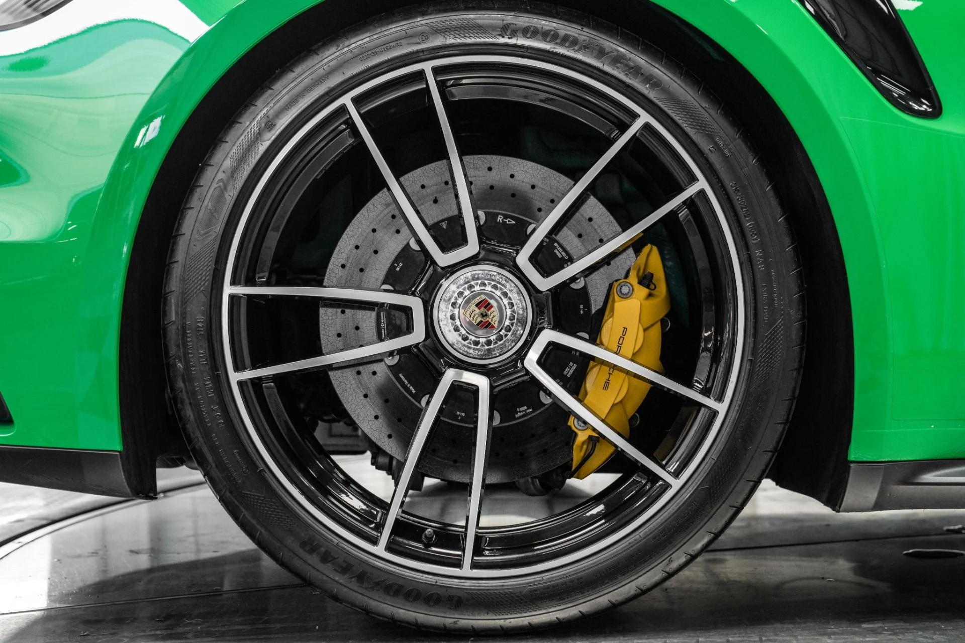 mph026_125577097_Used_2021_Porsche_911_Turbo_S_Cabriolet_1762198384_5355ad5318