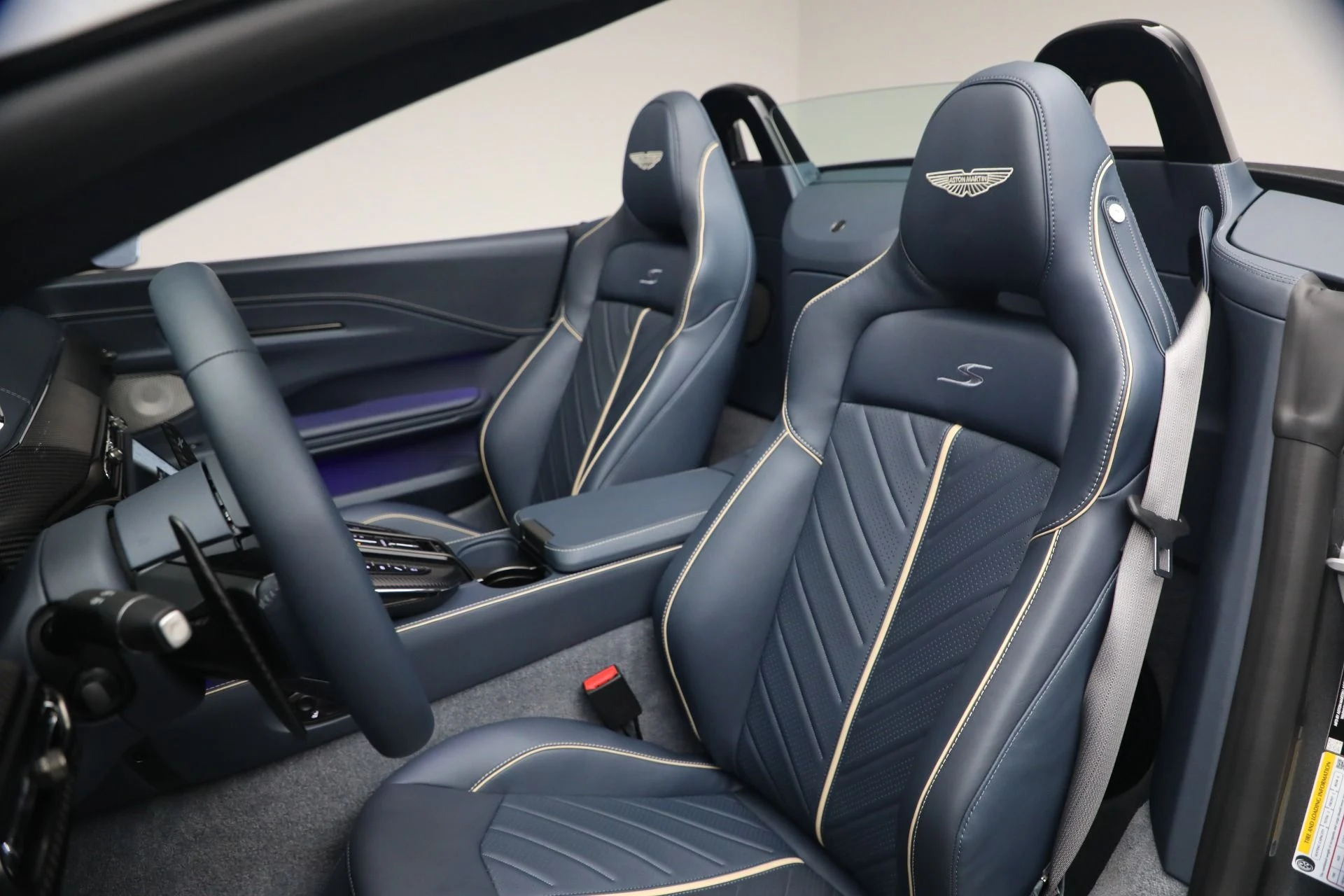 mph026_1257033853_New_2026_Aston_Martin_Vantage_S_Roadster_1787407546_2d7af45616