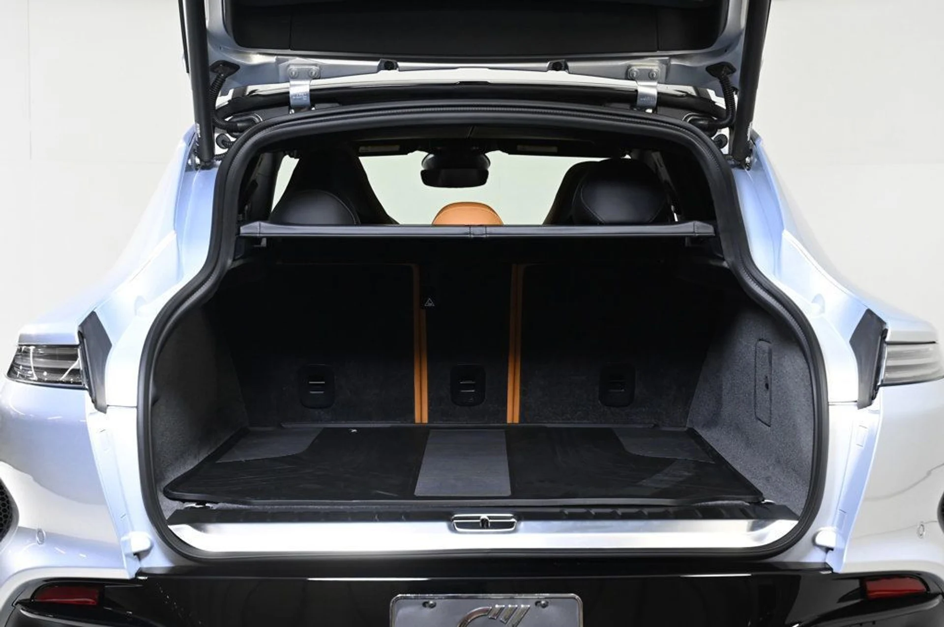 mph026_1276437489_new_2025_aston_martin_dbx_707awd_11350_22901313_26_1024_8e6346f0fc