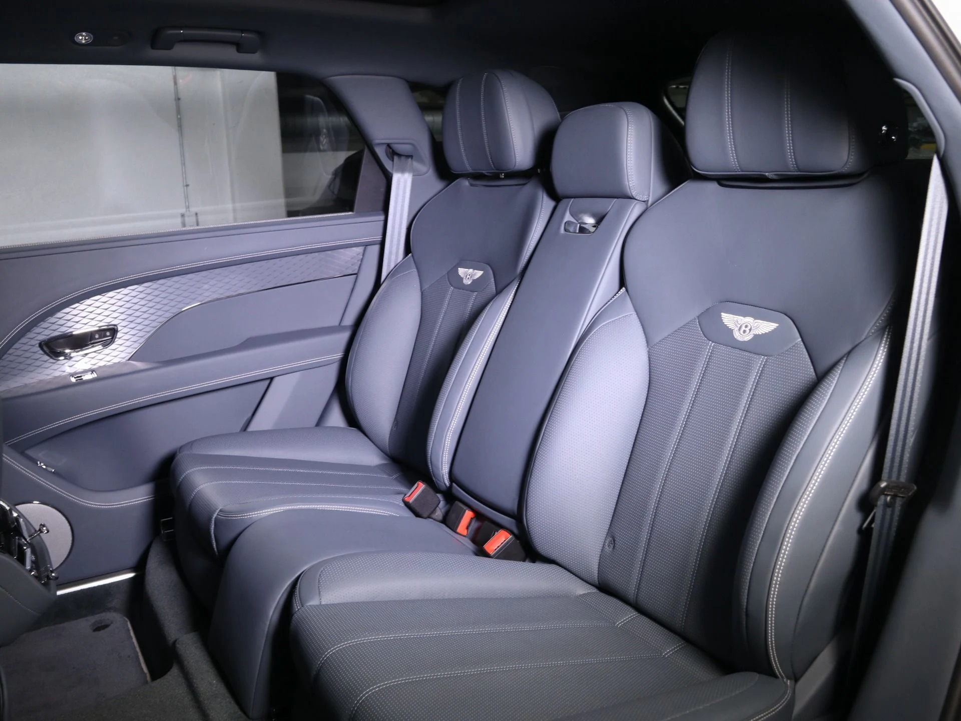 mph026_1294927098_Used_2024_Bentley_Bentayga_EWB_1757480370_54a12b5b66