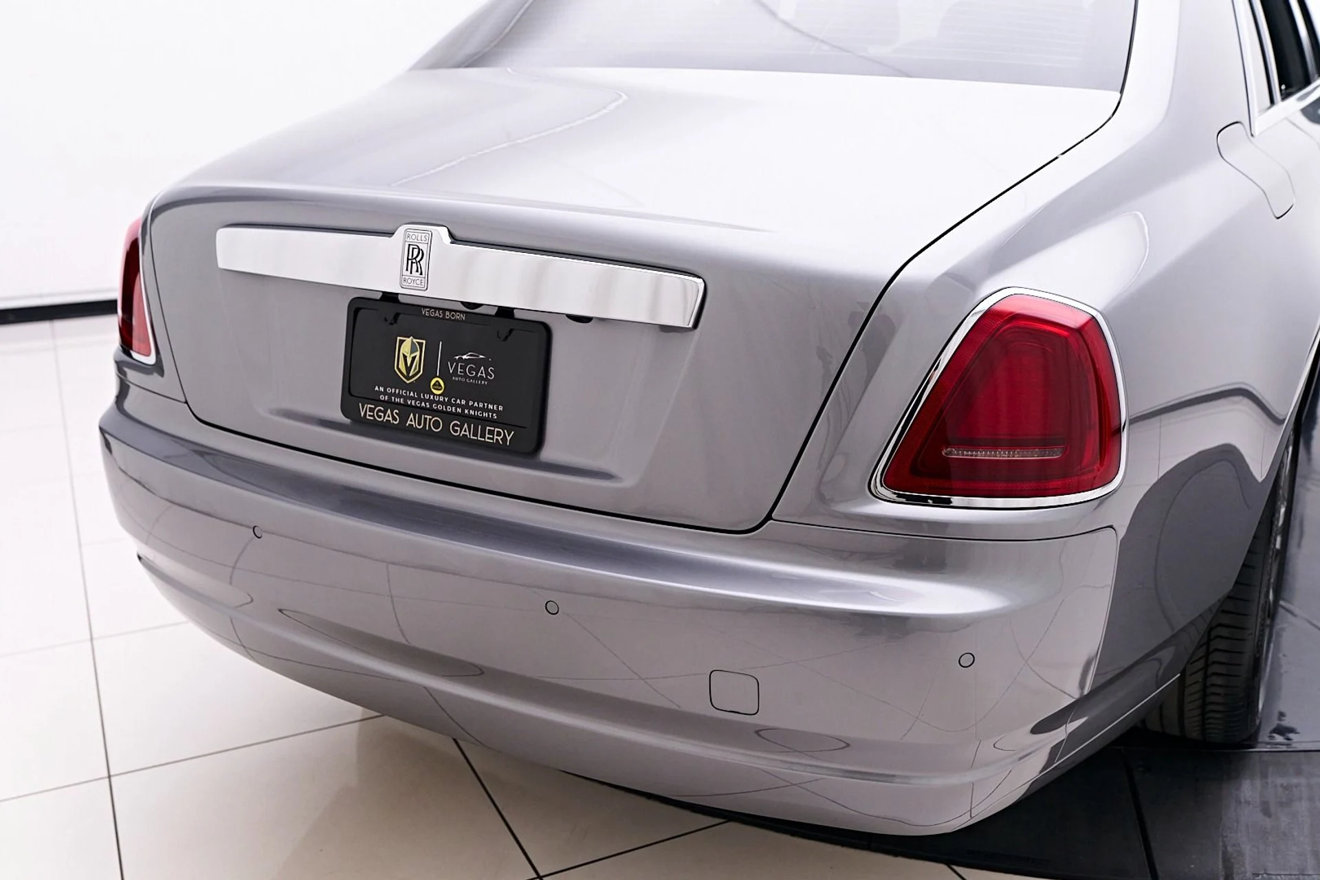 mph026_1296475494_Used_2019_Rolls_Royce_Ghost_Base_1744847276_a15d914818