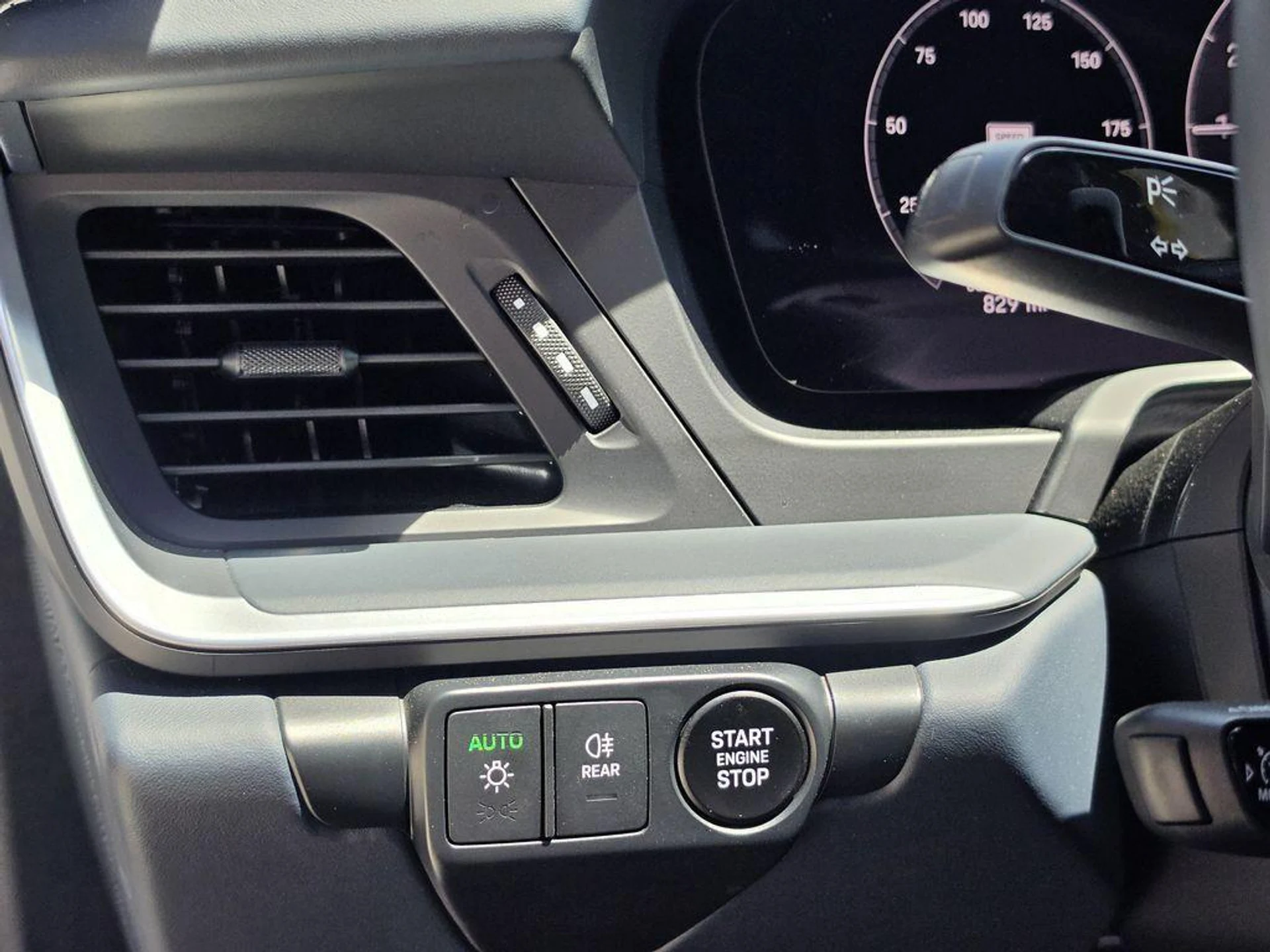 mph026_1301652226_Q_Ezo_R_En0wz_Y1o6_P_Vzddf_A0_WS_58w_c481bb17c2