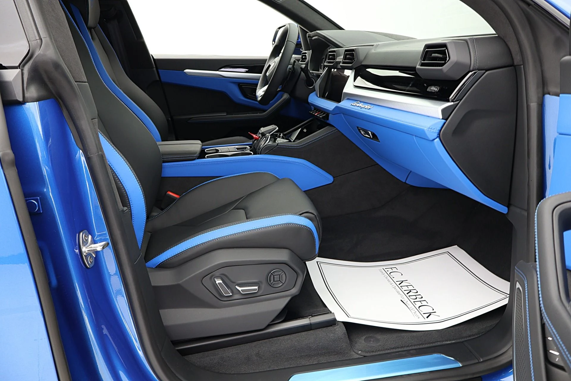 mph026_1308228544_New_2026_Lamborghini_Urus_SE_1d0e9d9020