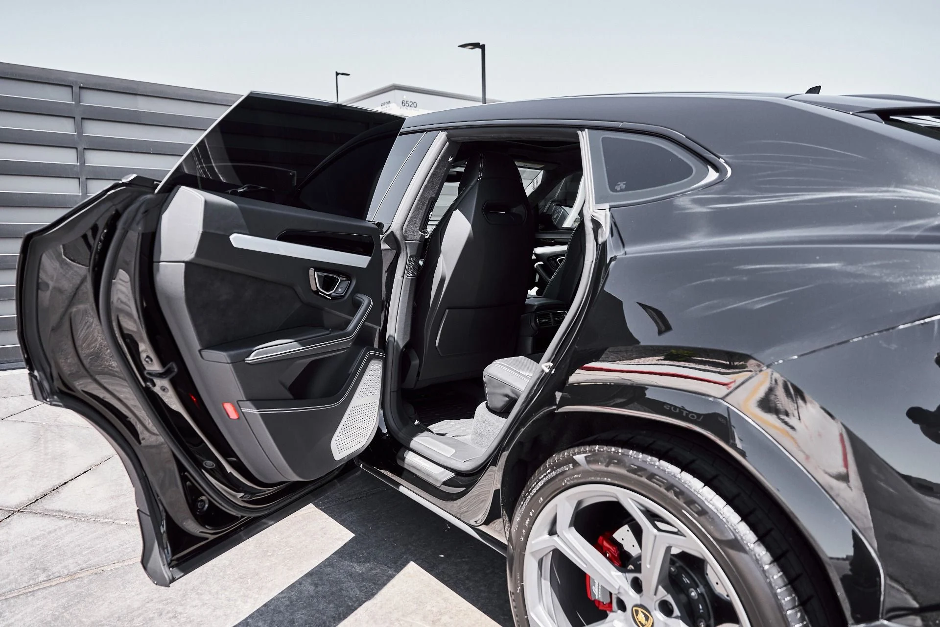 mph026_1312924519_Used_2022_Lamborghini_Urus_1778790365_5caf29b157
