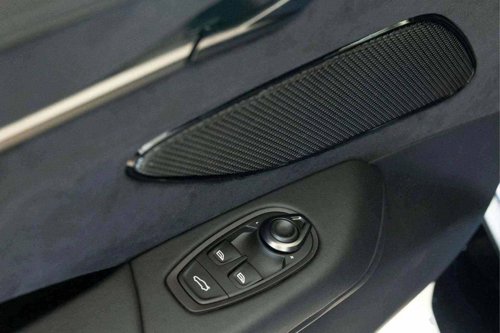 mph026_1328060061_Vi_F_Cs_A_Lt_DZ_kj_In9_Z7_NXF_1j0at0_19e9f1e0c6