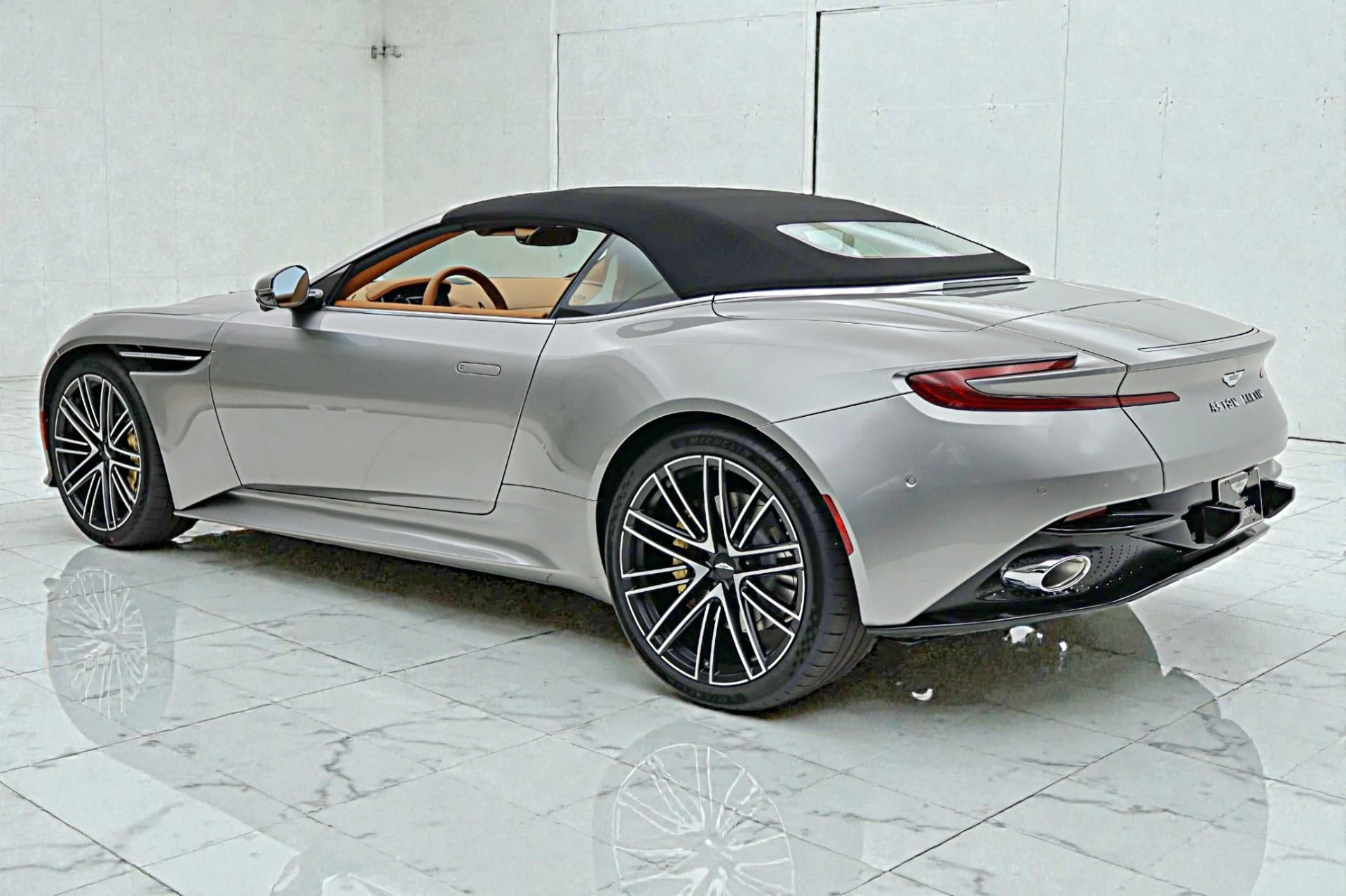 mph026_1341840193_New_2026_Aston_Martin_DB_12_Volante_4160d5615c