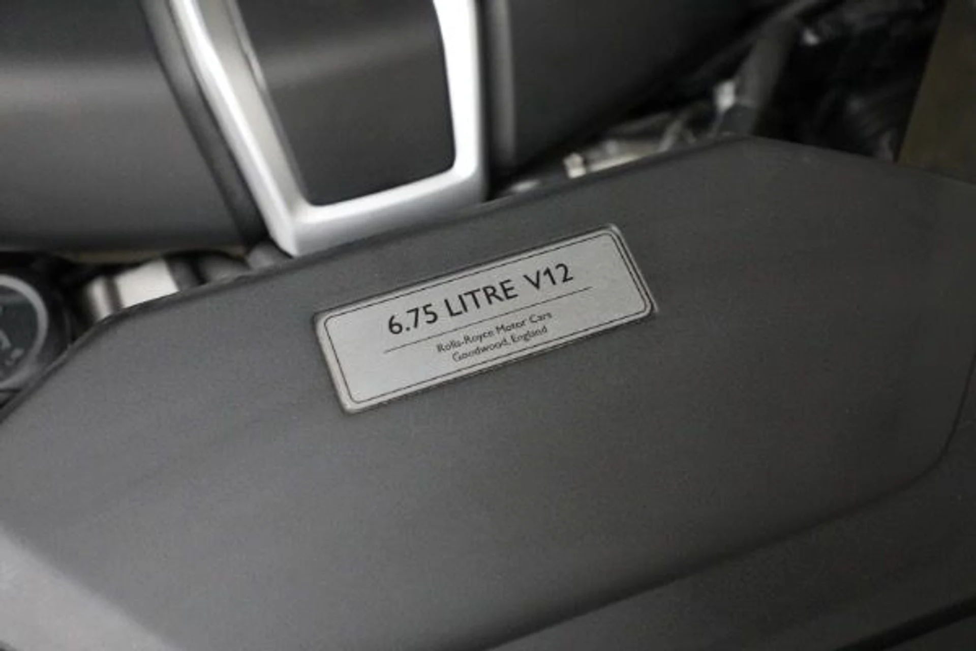 mph026_1349465400_Used_2023_Rolls_Royce_Phantom_b46d355446