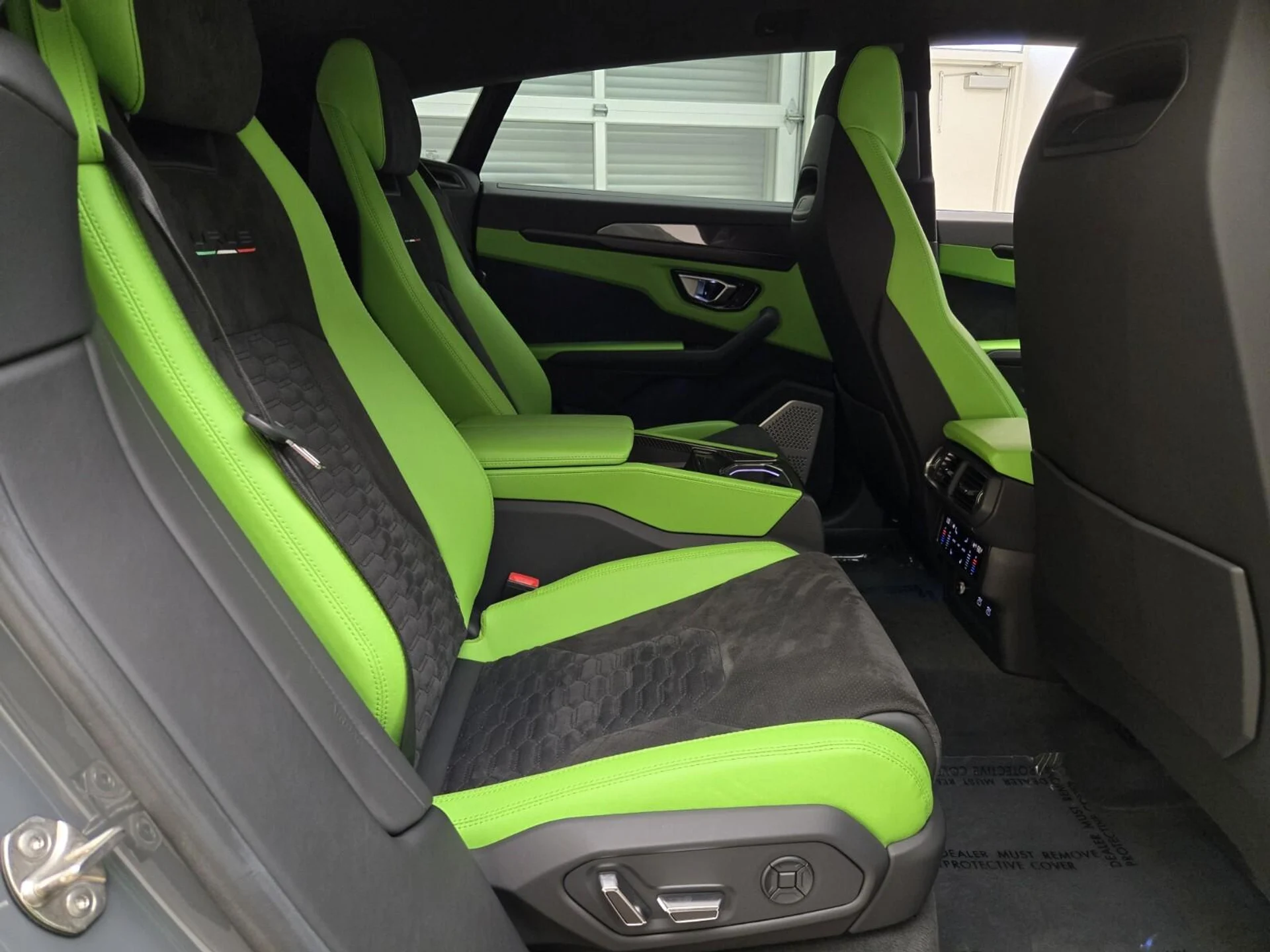 mph026_1351555076_Used_2022_Lamborghini_Urus_1785561914_3acebcfb8e