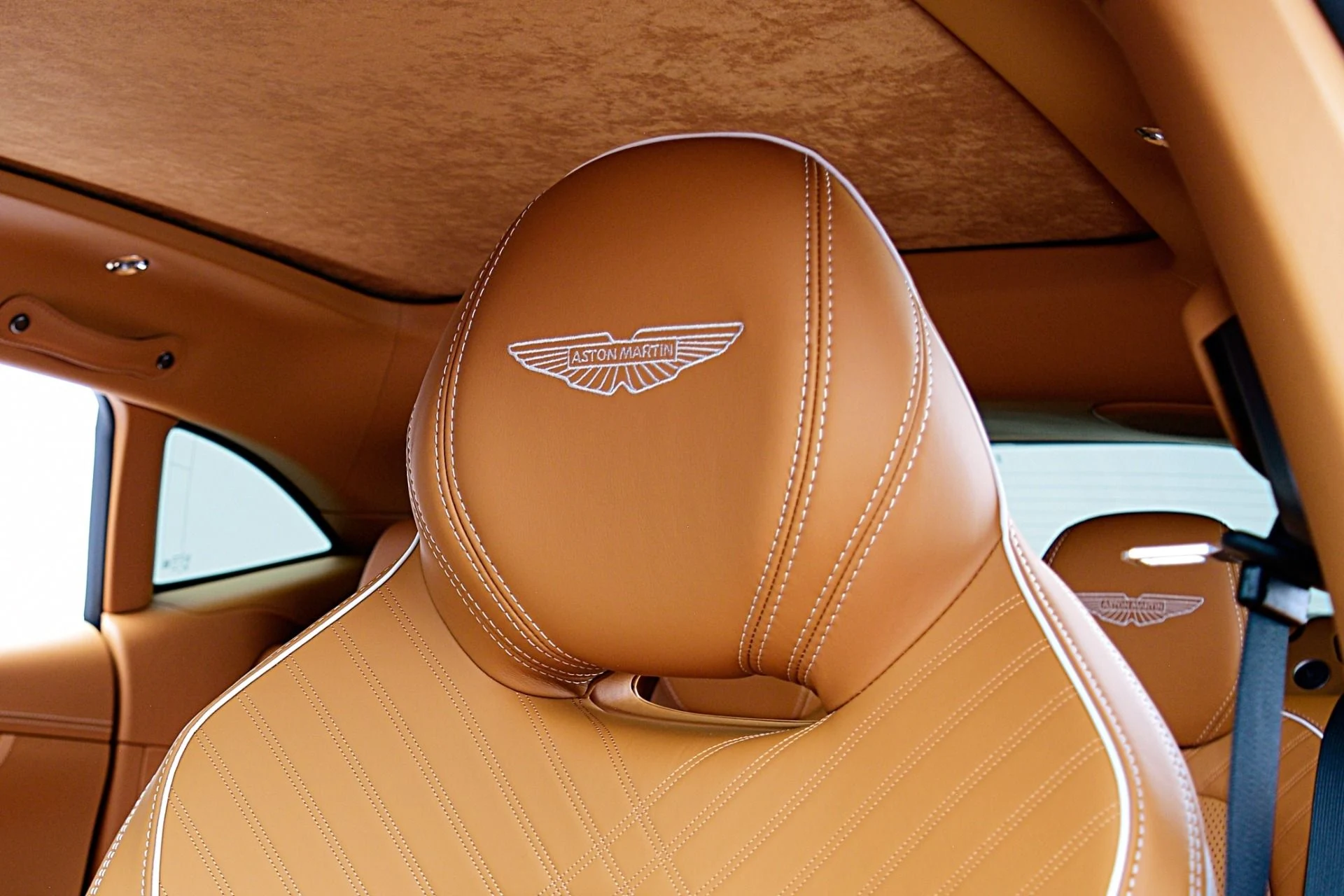 mph026_1364822186_New_2025_Aston_Martin_DBX_707_99cdd92698