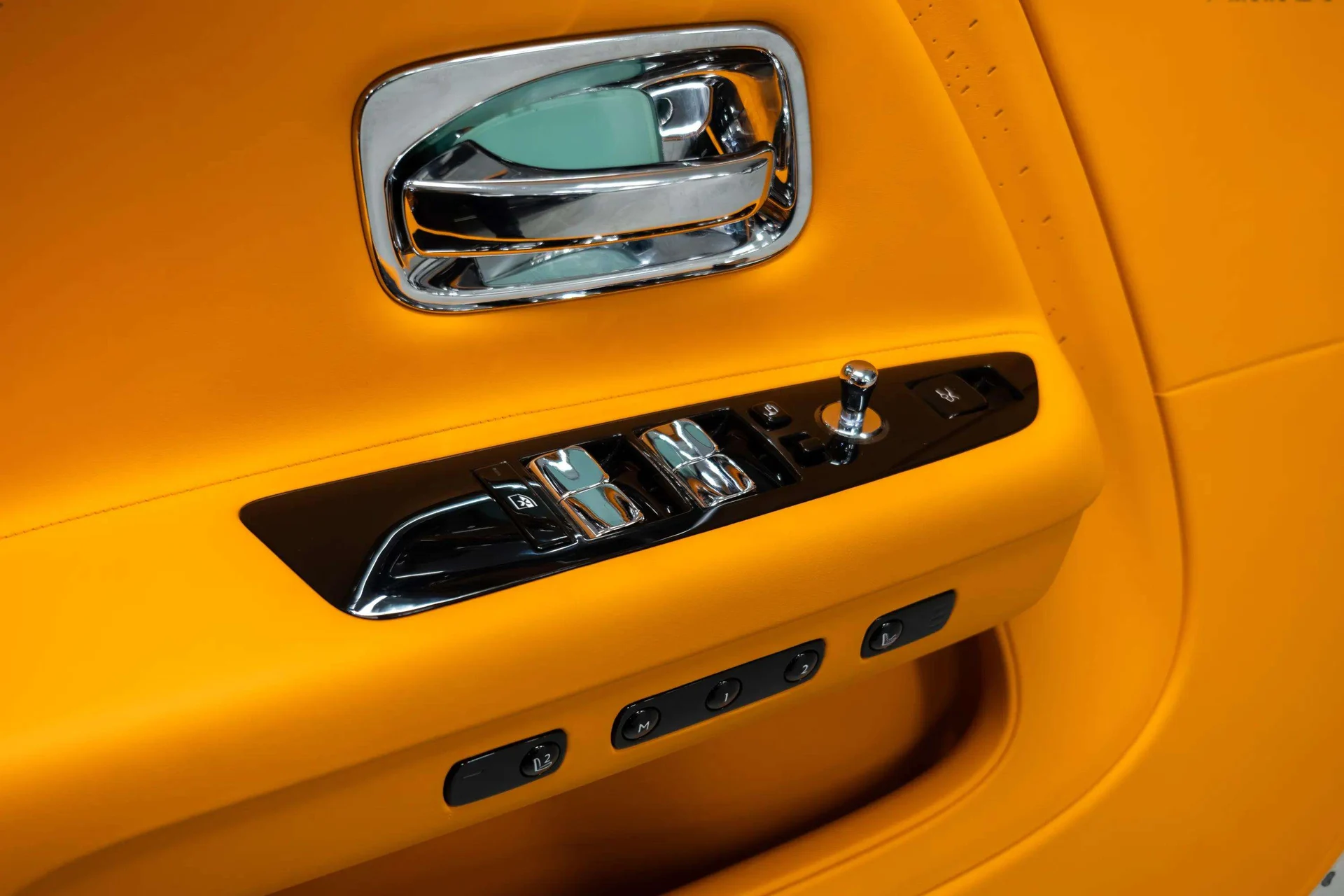 mph026_1366756824_e4e3573a_454a_4c98_af5d_ea79ab93728b_202420_Rolls_Royce20_Spectre2028_SCATK_2_C04_RU_22313629_27_268a3f183e
