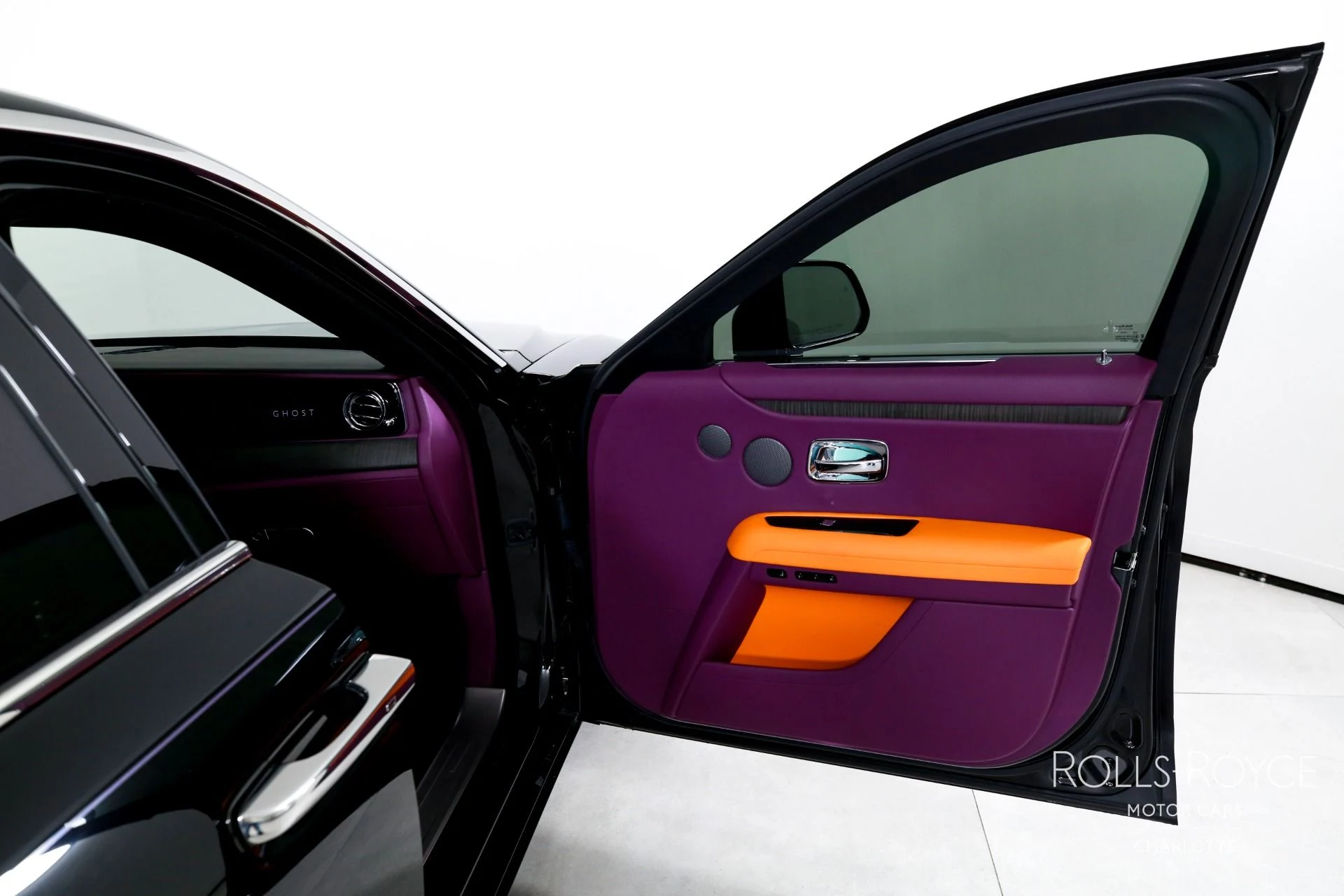 mph026_1366797700_Used_2022_Rolls_Royce_Ghost_1786637163_f517dd0292