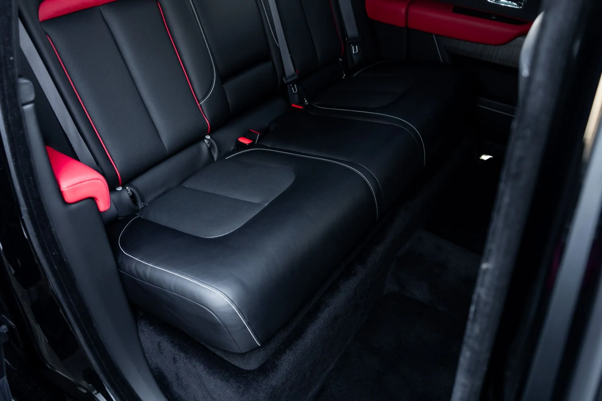 mph026_1380415977_Used_2023_Rolls_Royce_Cullinan_1765314803_b546619296