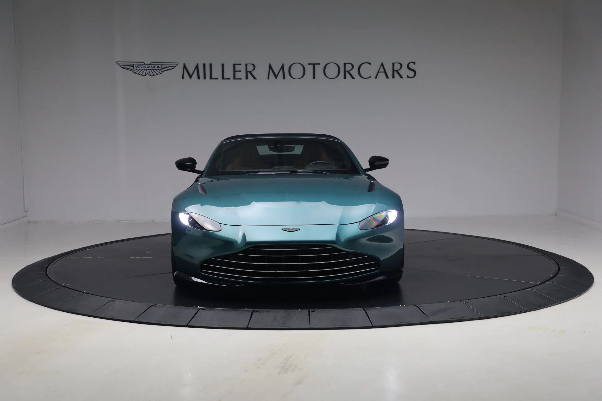 mph026_1380973302_Used_2023_Aston_Martin_Vantage_V8_1791917155_09e8ac5a4c