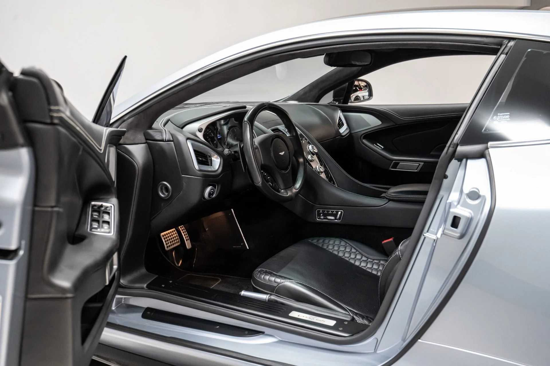 mph026_1399913307_Used_2014_Aston_Martin_Vanquish_V12_1729699077_44455834f1