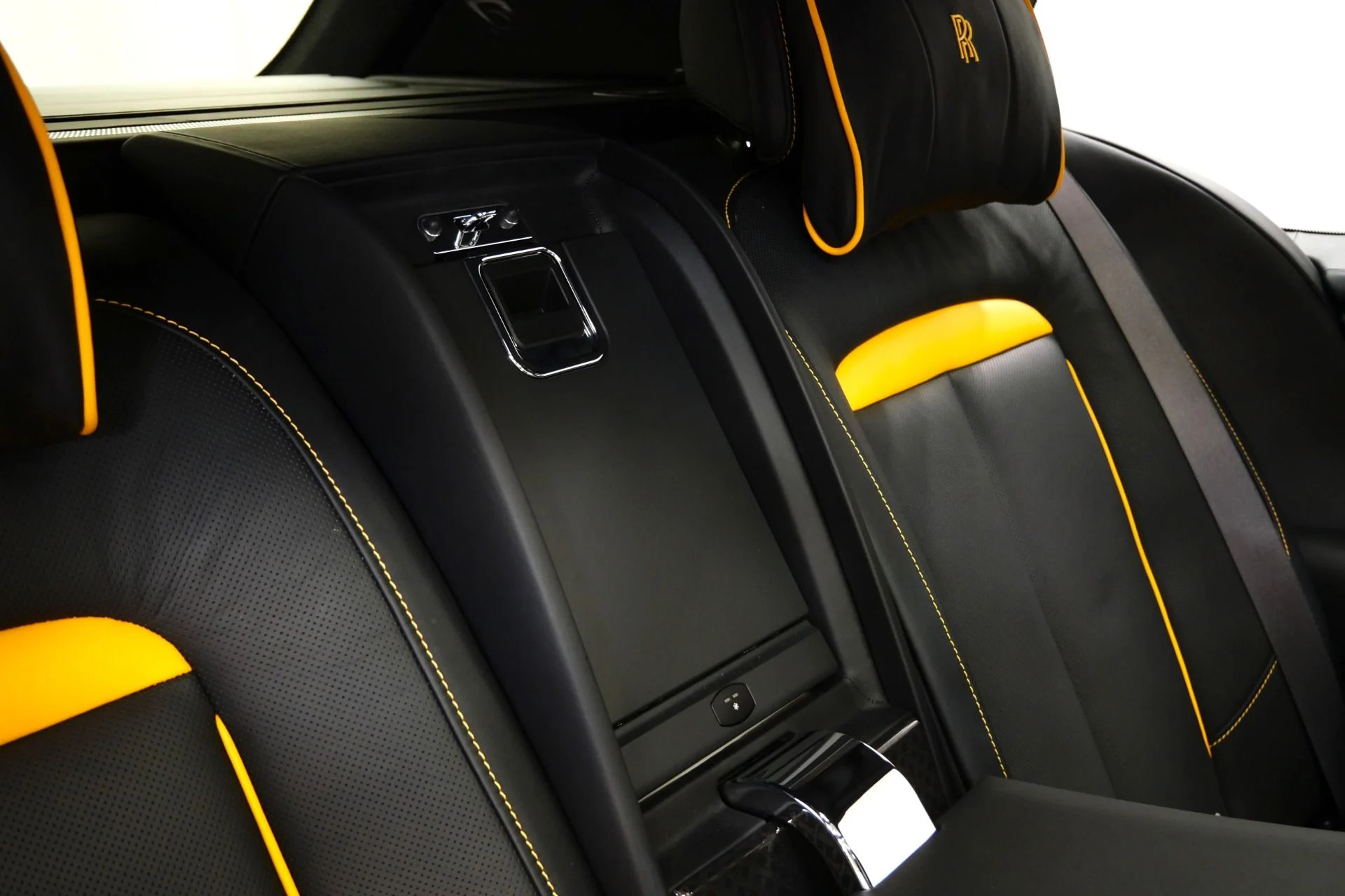 mph026_1410905552_Used_2023_Rolls_Royce_Cullinan_Black_Badge_Rear_Seat_Entertainment_Bespoke_Audio_Panoramic_Roof_1785878493_a2f4209eb2