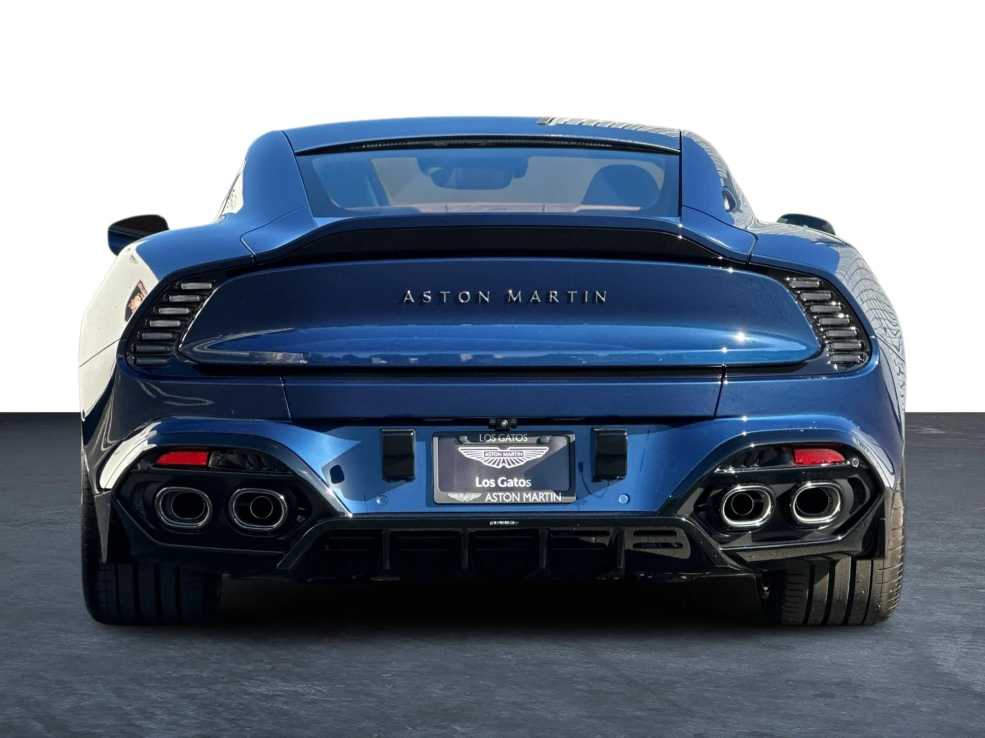 mph026_1411770658_New_2025_Aston_Martin_Vanquish_V12_1761314742_d711f07778