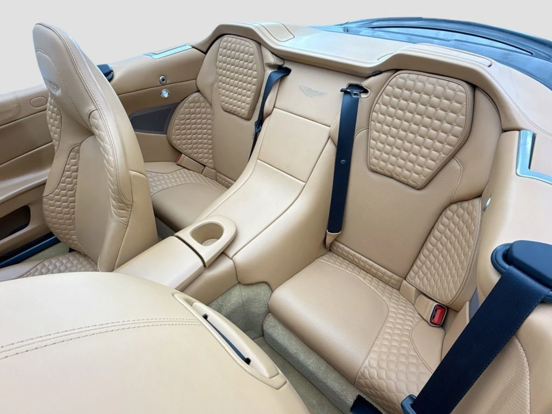 mph026_141675144_used_2014_aston_martin_vanquish_2drvolante_8119_22995957_27_1024_0042c631a3