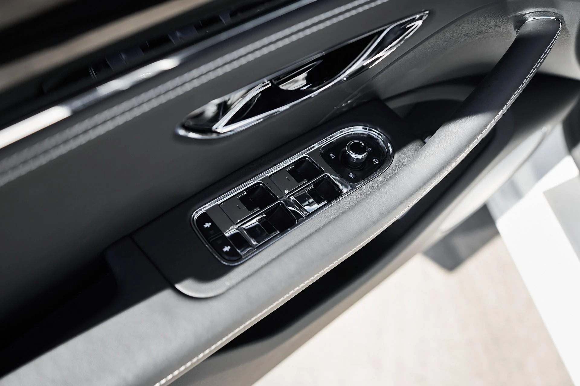 mph026_1419123303_Used_2024_Bentley_Flying_Spur_S_1761779908_9e725b2716