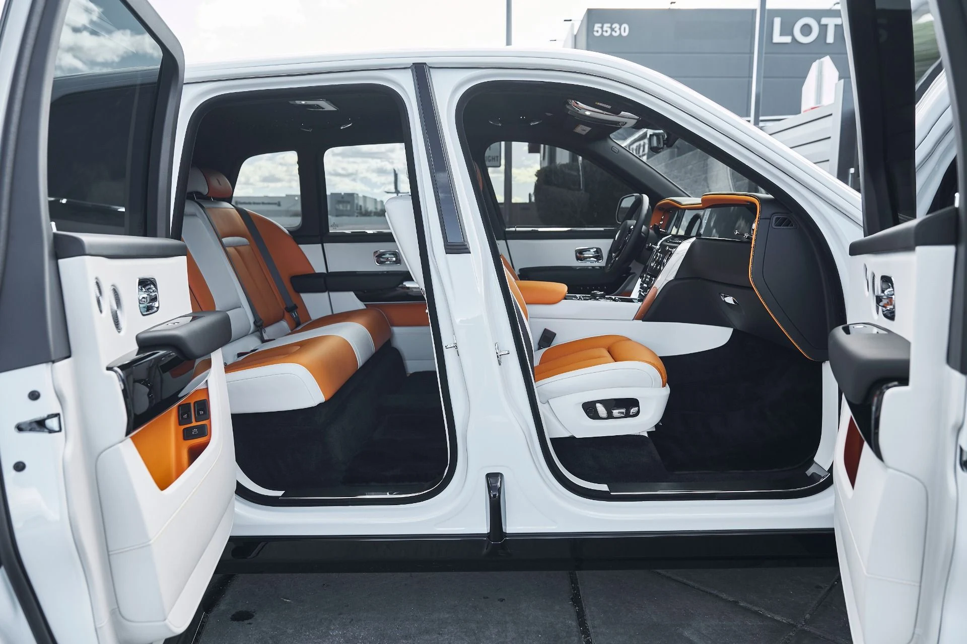 mph026_1423882130_Used_2026_Rolls_Royce_Cullinan_Base_1766884741_004ca4160f