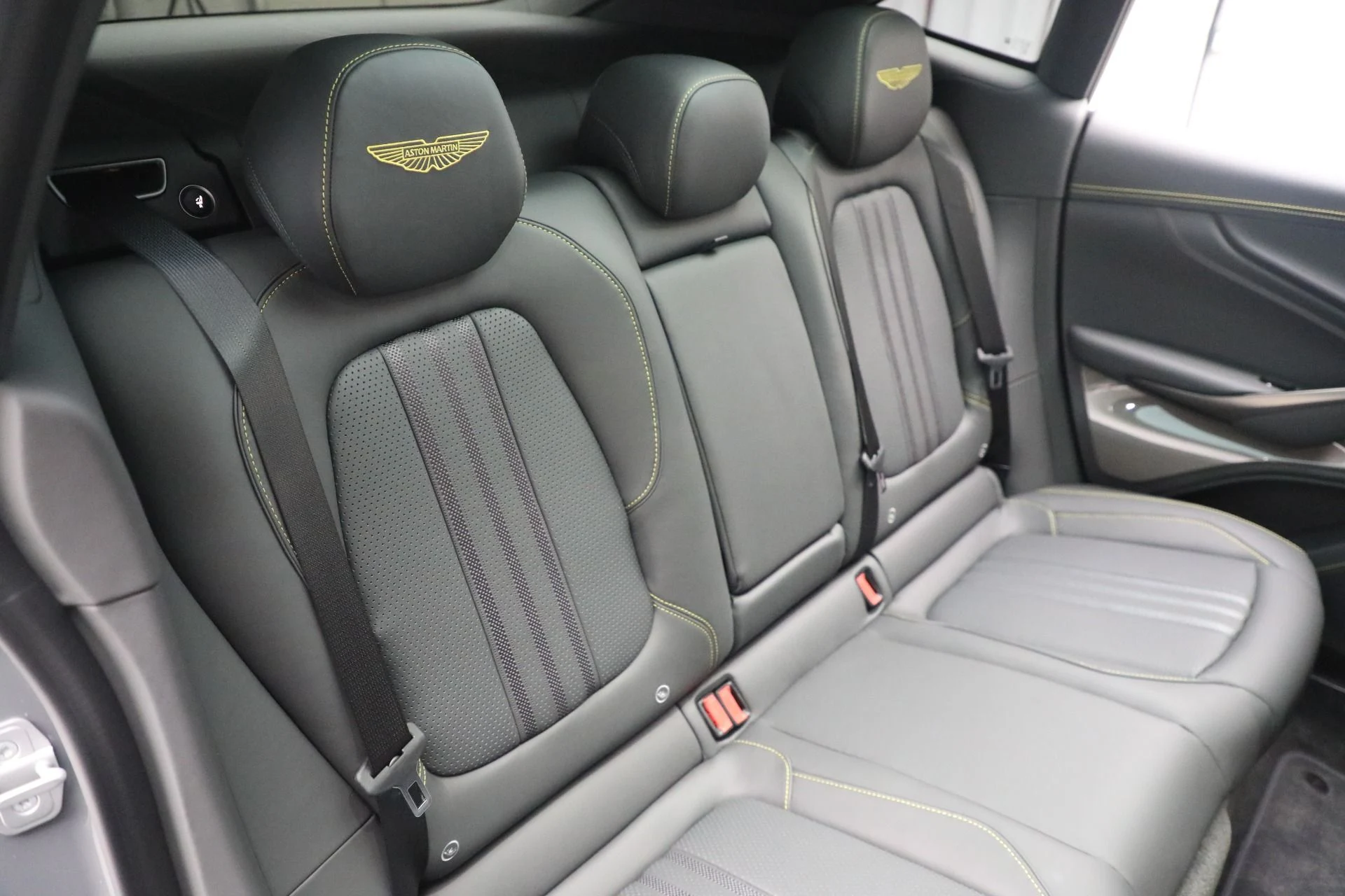mph026_1425022534_Used_2025_Aston_Martin_DBX_707_707_f6bc59528c