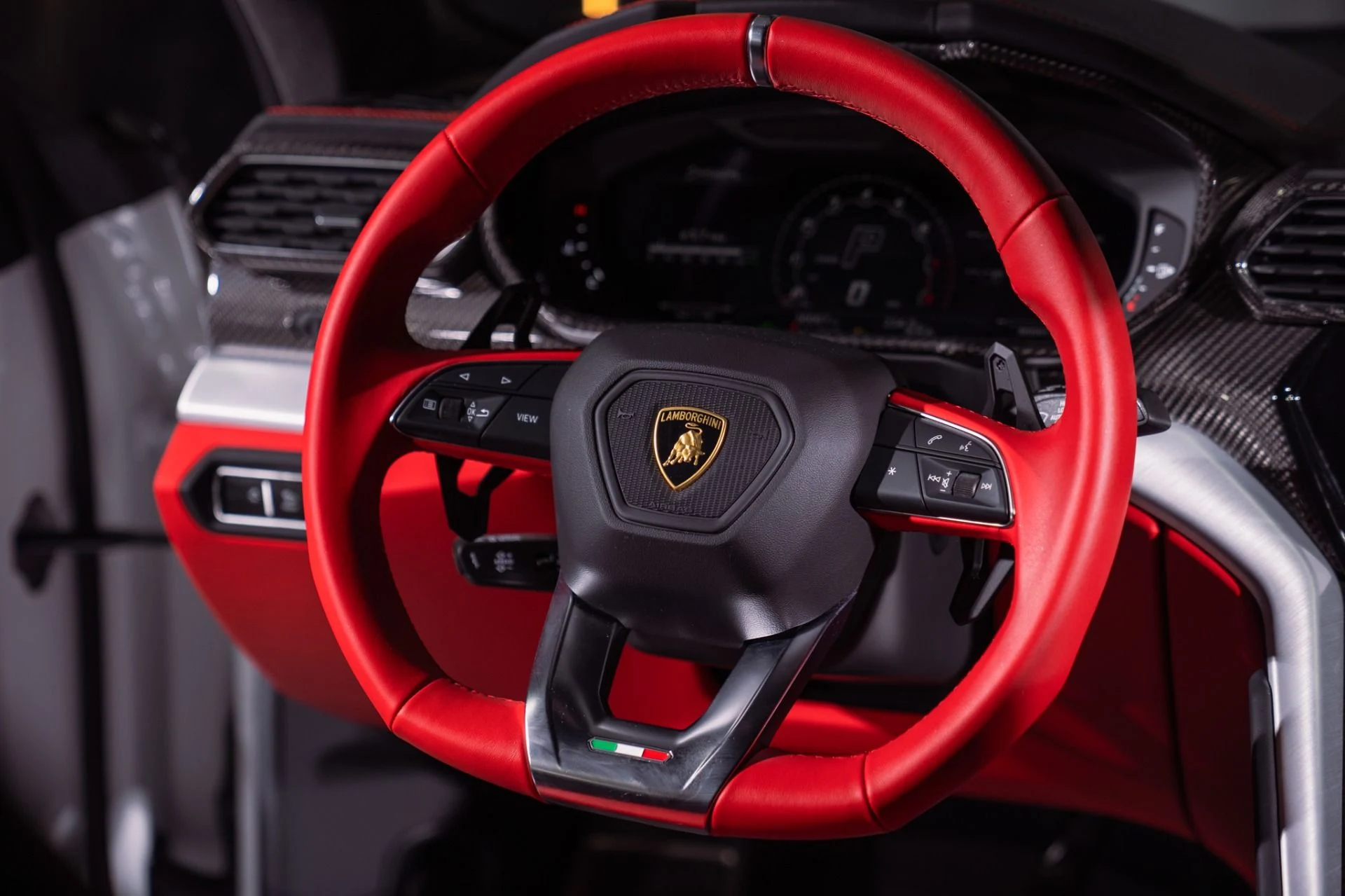 mph026_1425811647_Used_2022_Lamborghini_Urus_Full_Carbon_Interior_Package_1792210428_d387f62761