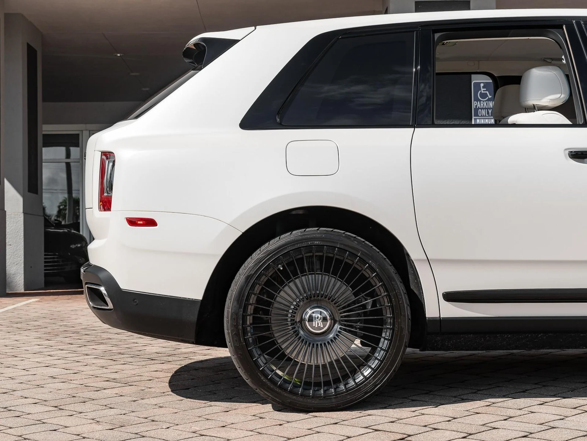 mph026_1450295173_Used_2023_Rolls_Royce_Cullinan_1761685680_c62ec9bdf5