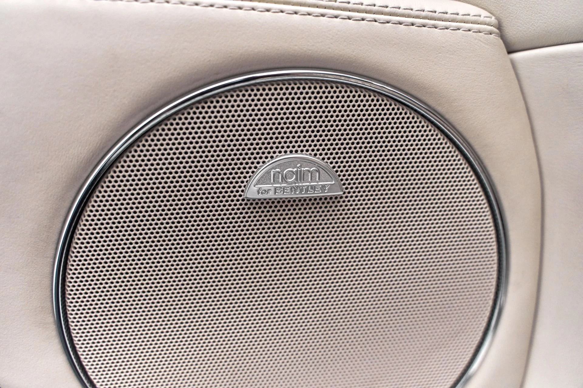 mph026_1453482045_Used_2015_Bentley_Flying_Spur_V8_1615575178_5b65798c6a