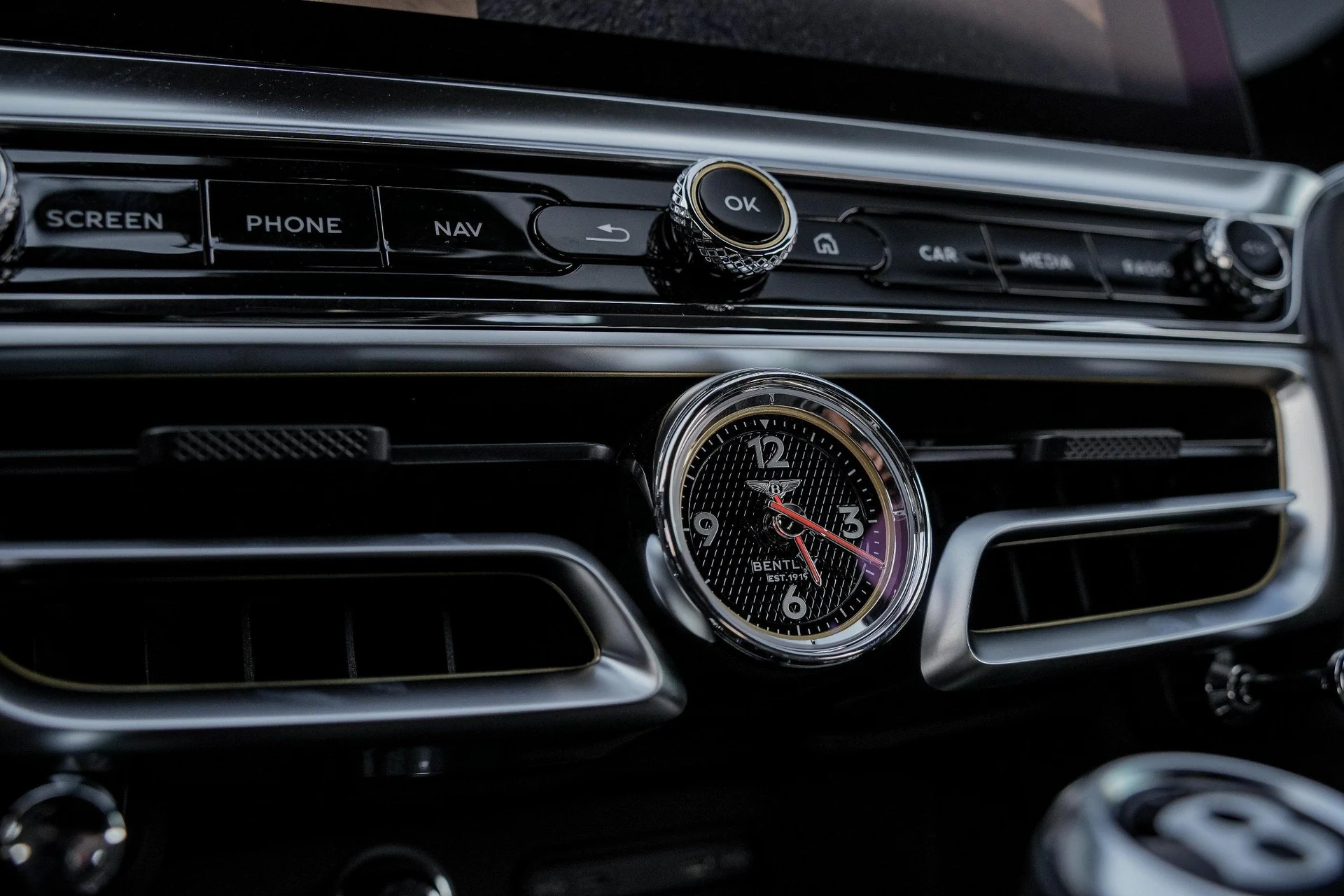 mph026_1456886574_Hi_Tech_Luxury_Imports_LLC_SCBBP_6_ZG_7_TC_024549_image_26_d8d82f7014