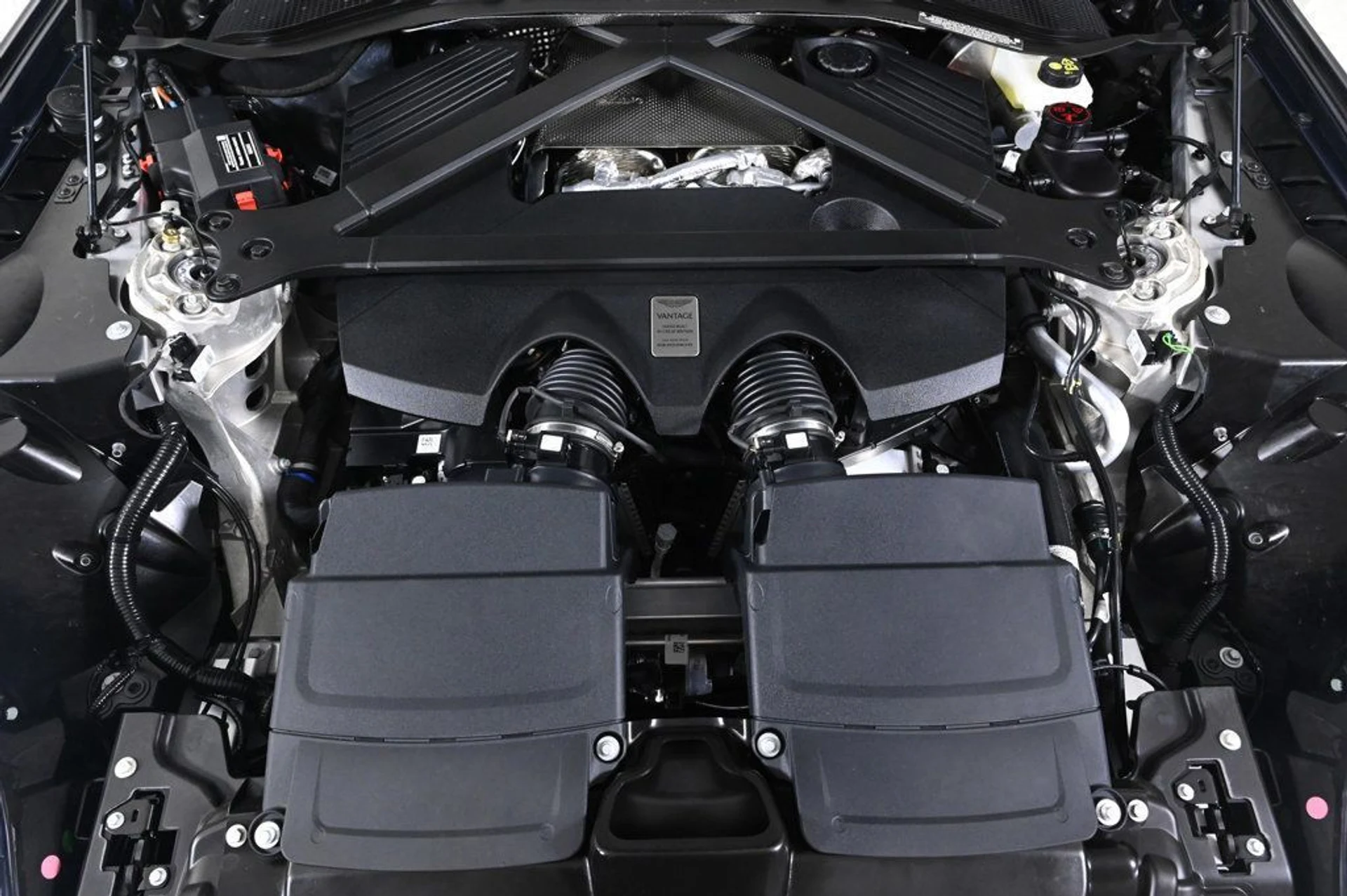 mph026_1457687772_new_2026_aston_martin_vantage_11350_22933587_26_1024_b36a0a8e24