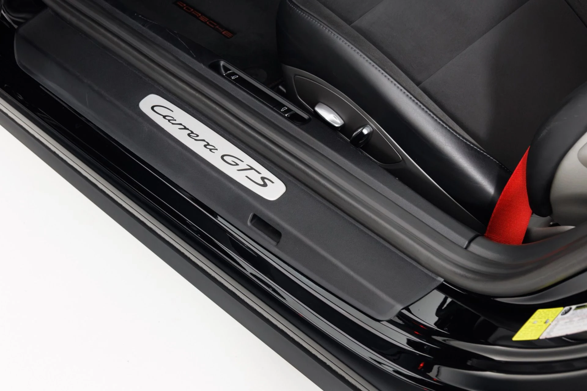 mph026_1459475282_Used_2017_Porsche_911_Carrera_GTS_1787861335_5bbea94a43