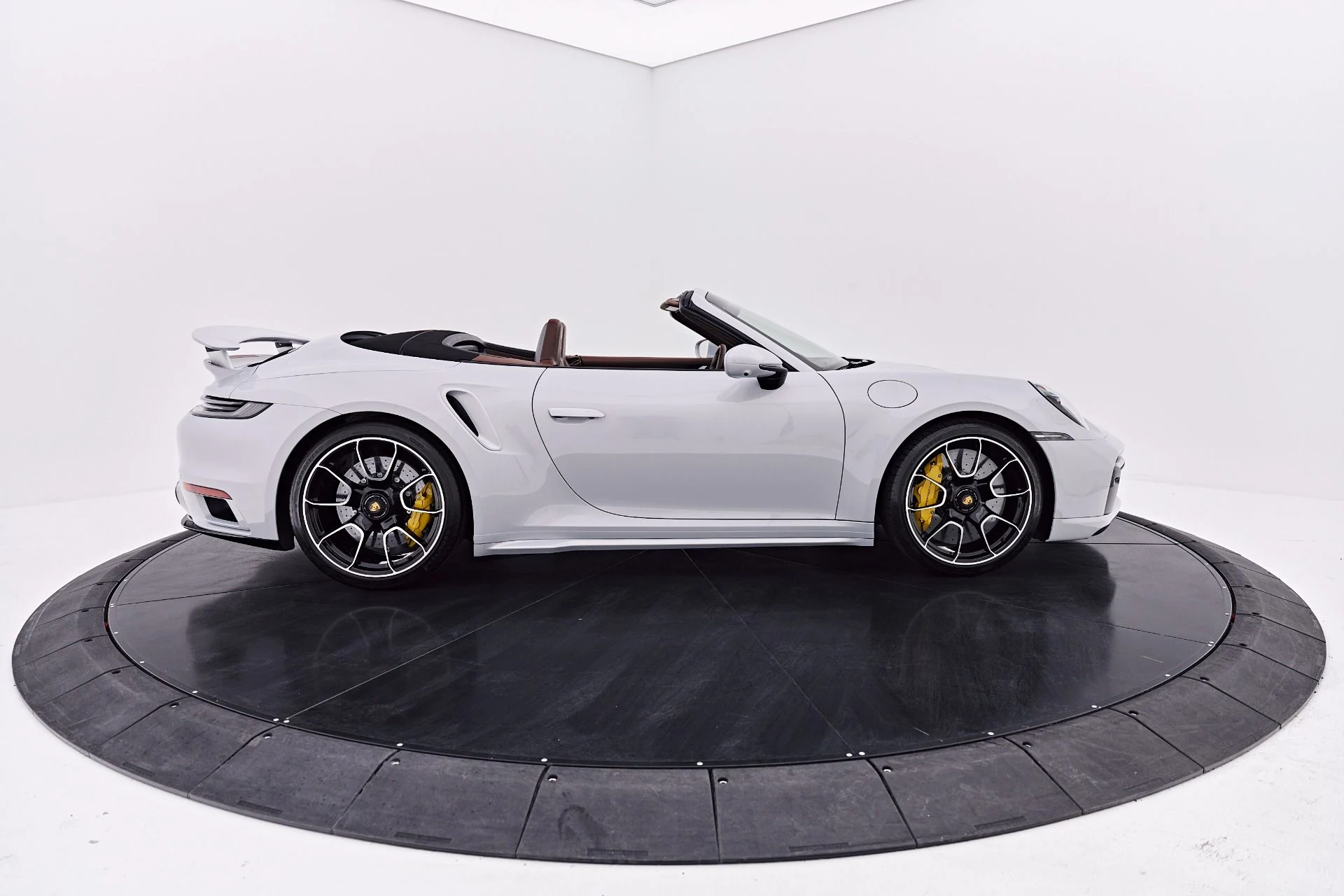 mph026_1464397851_Used_2025_Porsche_911_Turbo_S_1786497808_90d8da716d