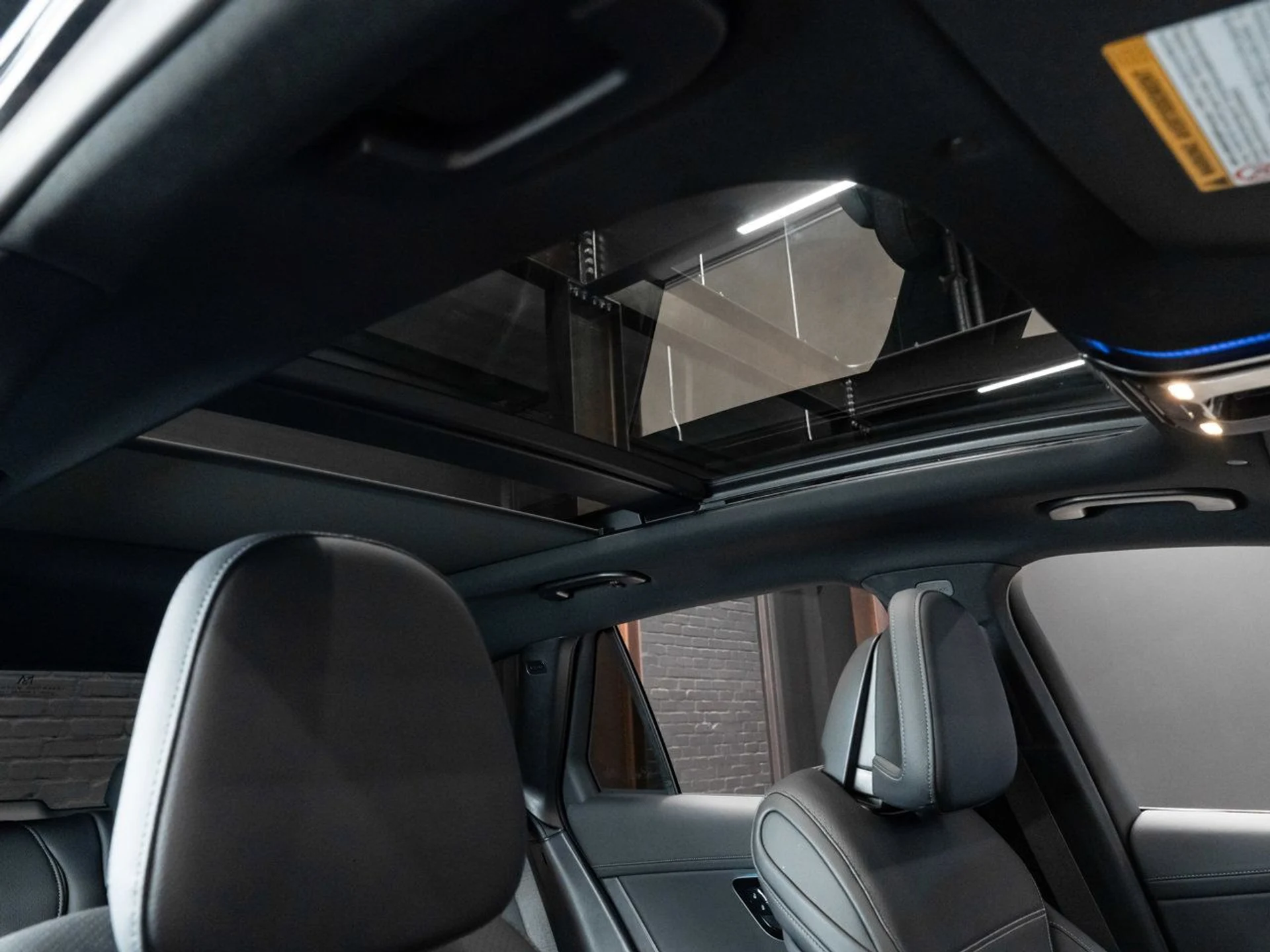 mph026_1503165581_mercedes_benz_glc_2025_8862638028