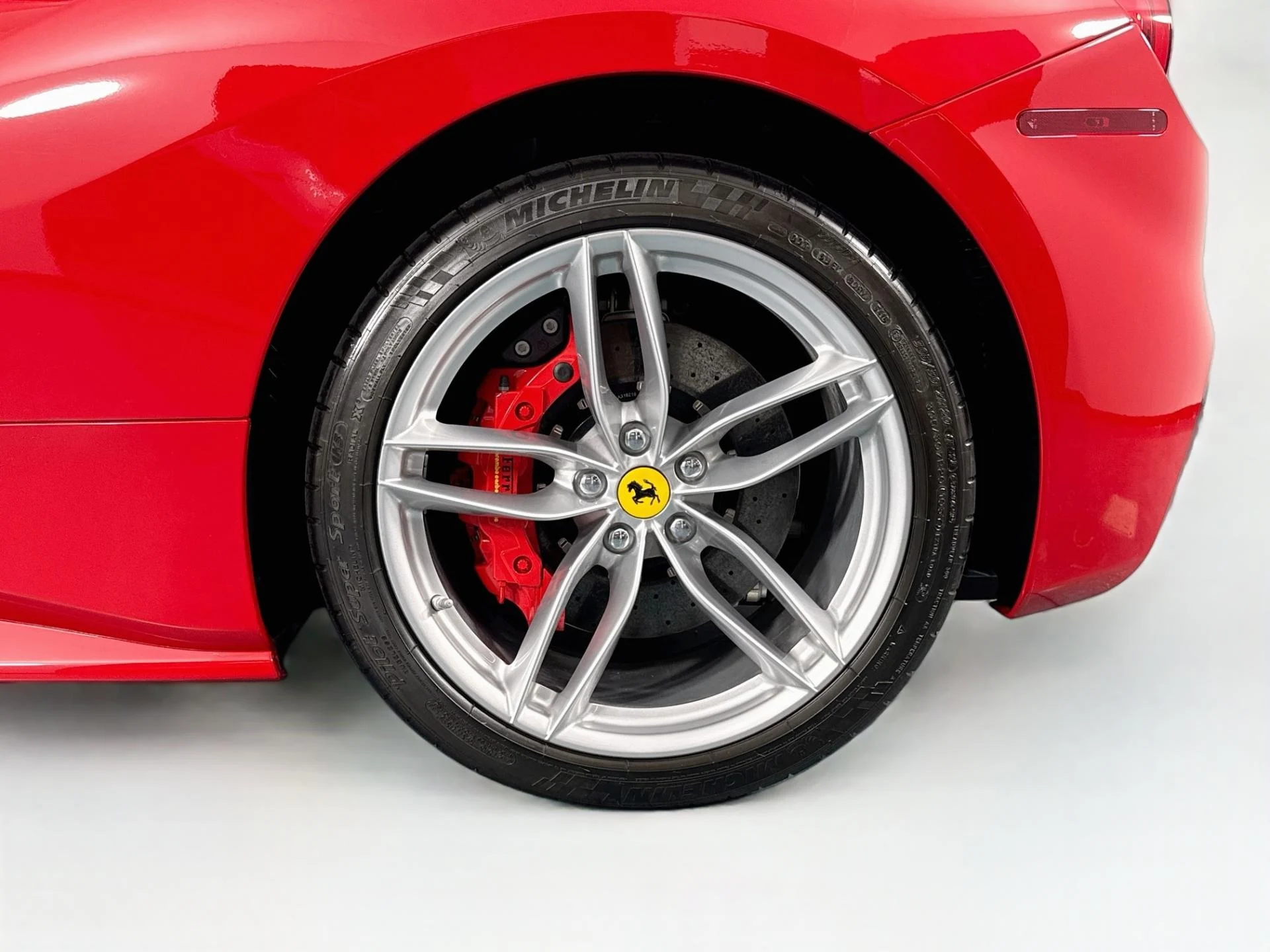 mph026_1514618852_Used_2019_Ferrari_488_Spider_1787009336_0803c2a286