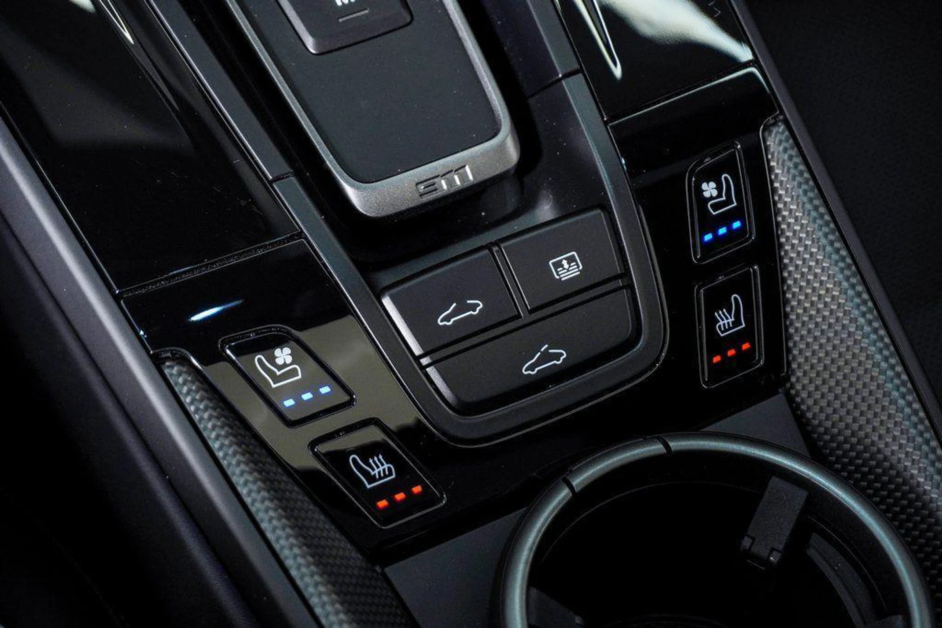 mph026_1523552488_iym_Colm_Kvcmo_Q7_Bi_Gcm_Vl_Hbbc_IM_40c0844384